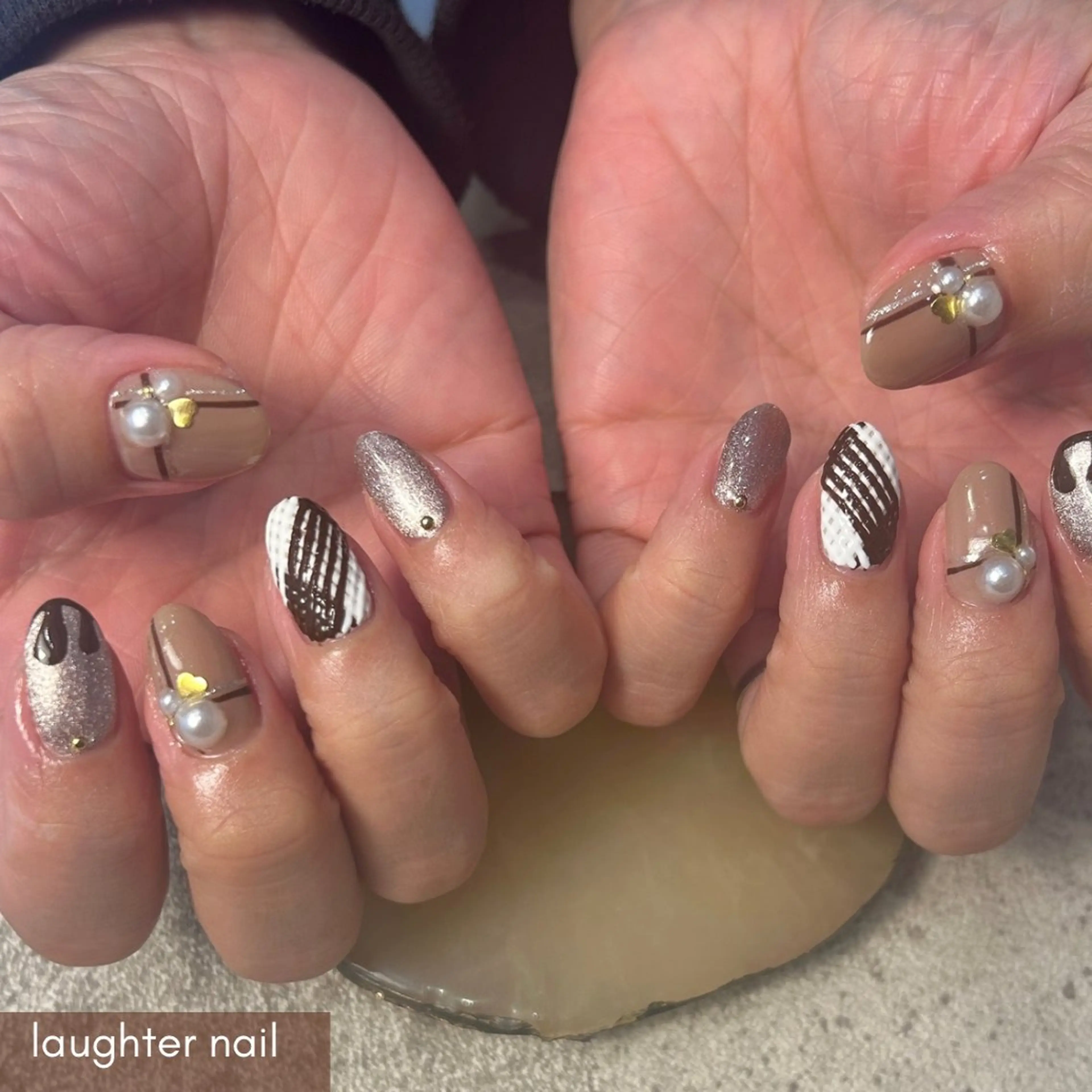 ネイル アートネイル 長さ出し ジェルネイル マグネットネイル 持ち込み ハンドネイル laughter nailのネイルデザイン