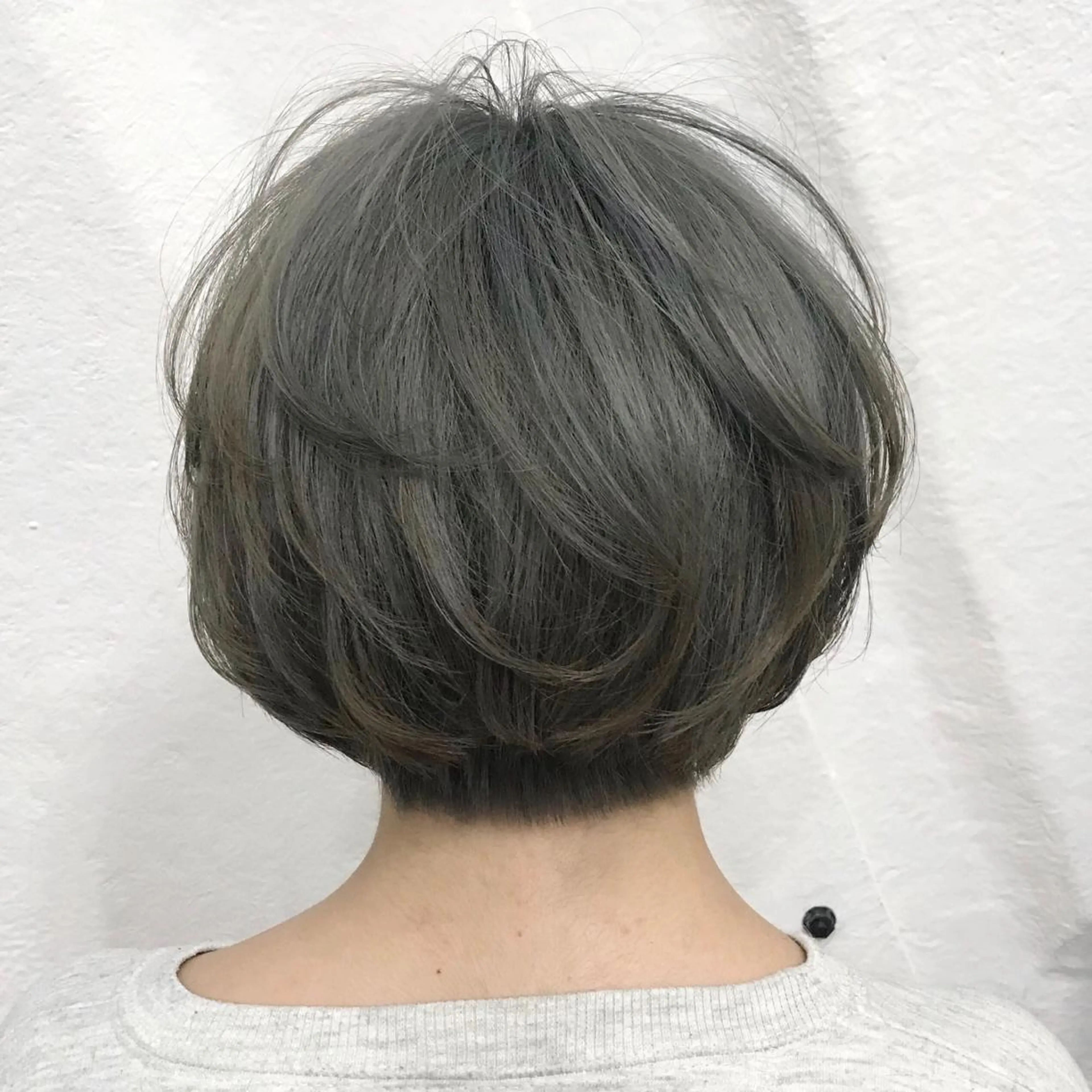 ショート カラー アッシュ ブリーチ ショートヘア サロウィン所属・K-POP好き美容師 🇰🇷Kai.Yのヘアスタイル