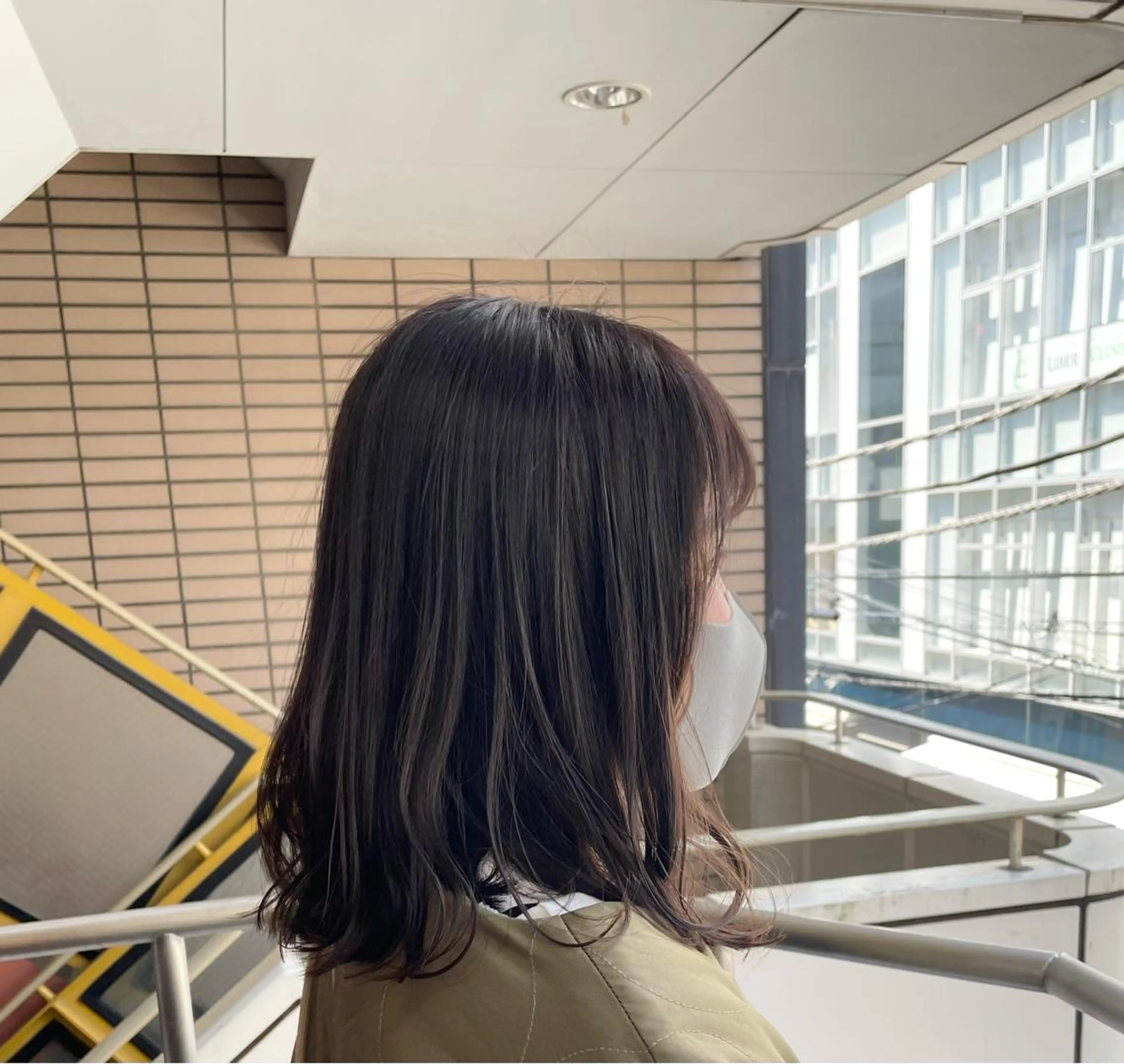 ミディアム カラー 透明感カラー グレージュ オリーブグレージュ オリーブグレー カット ヘアカラー トリートメント Joshua / 素髪改善のヘアスタイル