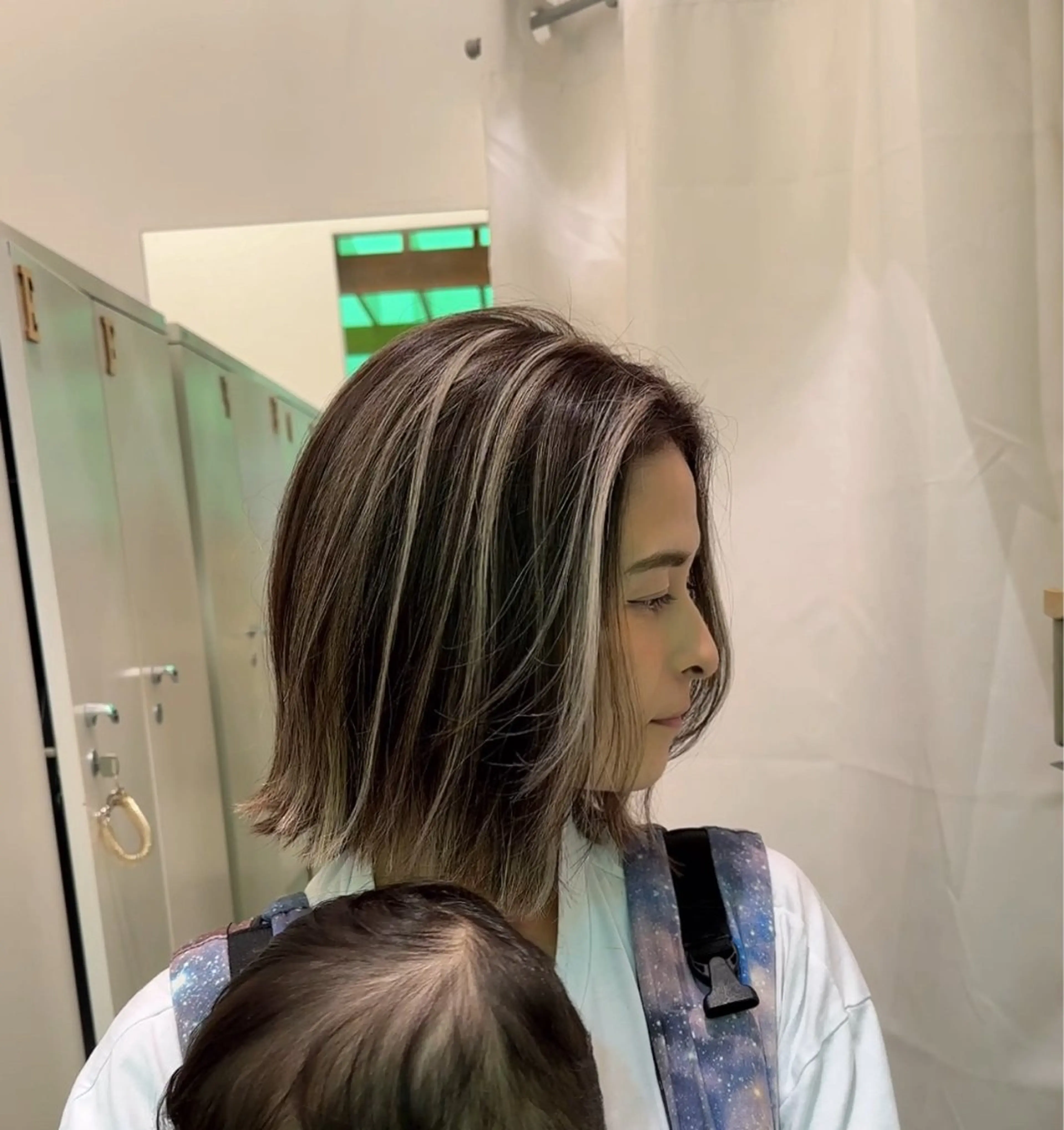 ミディアム ハイライト ヘアカラー トリートメント エクステ/ハイトーン /レイヤーカットのヘアスタイル