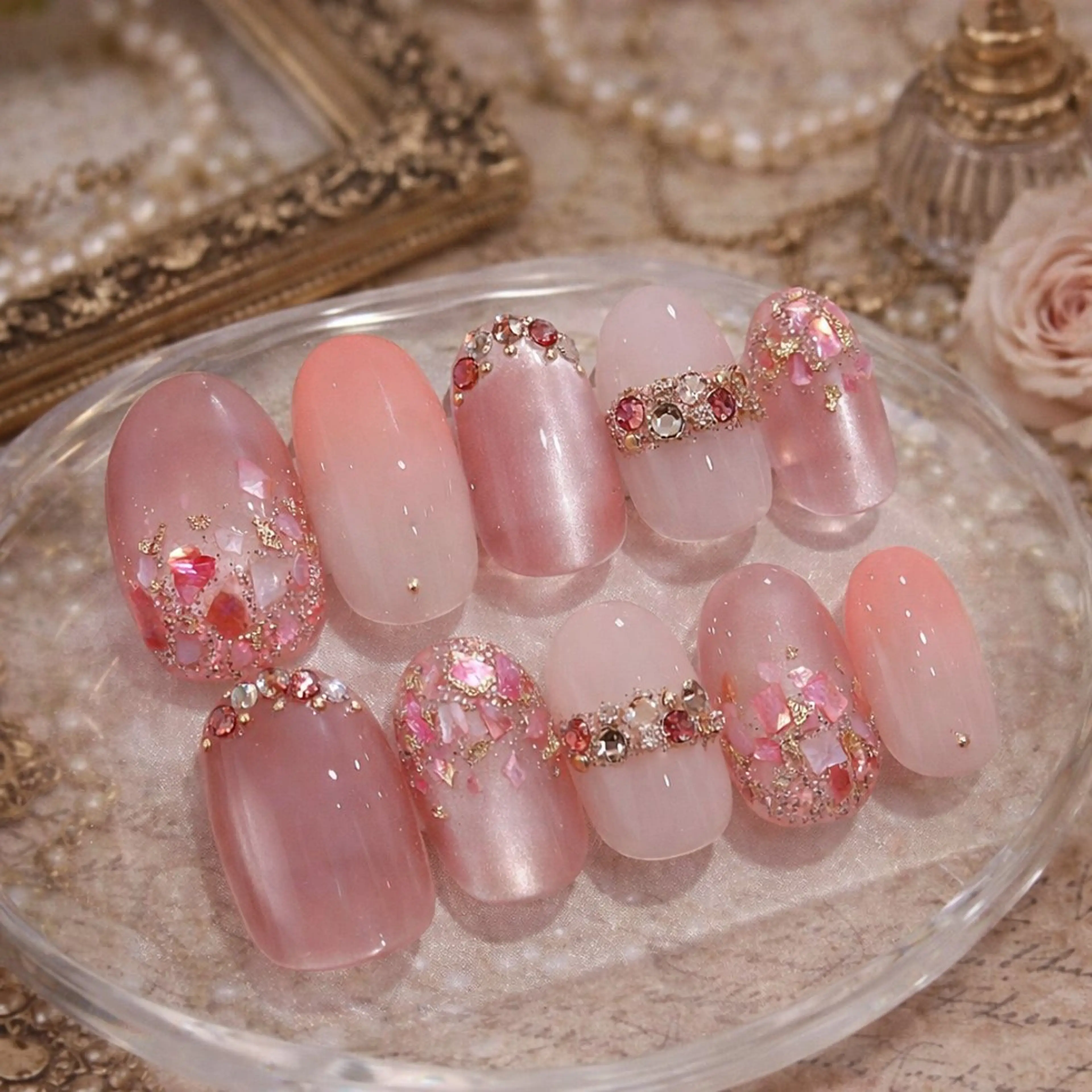 ネイル アートネイル ゴールド 春ネイル ハンドネイル Roger 舞のネイルデザイン