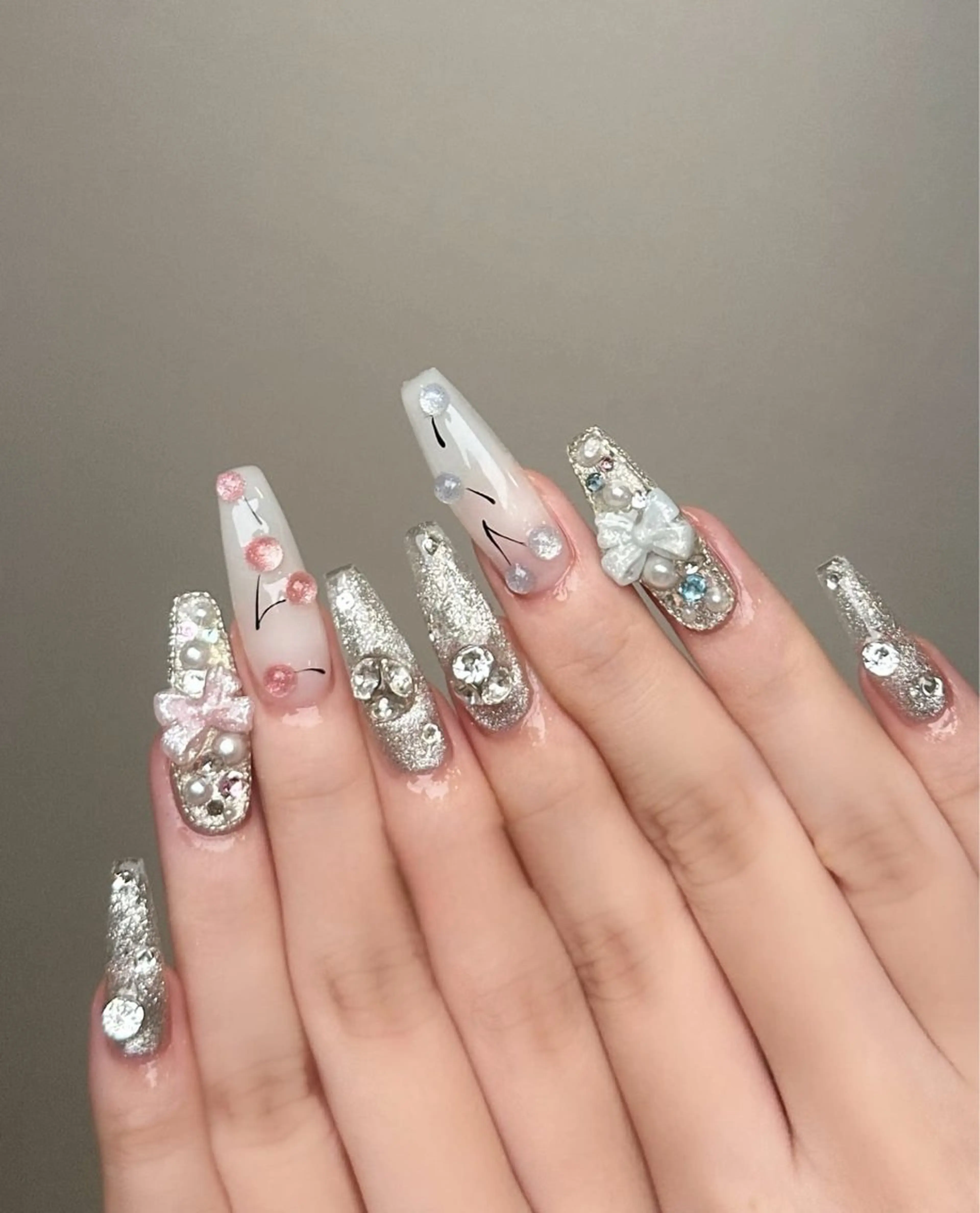 ネイル キラキラネイル マグネットネイル ミラーネイル ニュアンスネイル ワンホンネイル ハンドネイル Hinaa 池袋のネイルデザイン