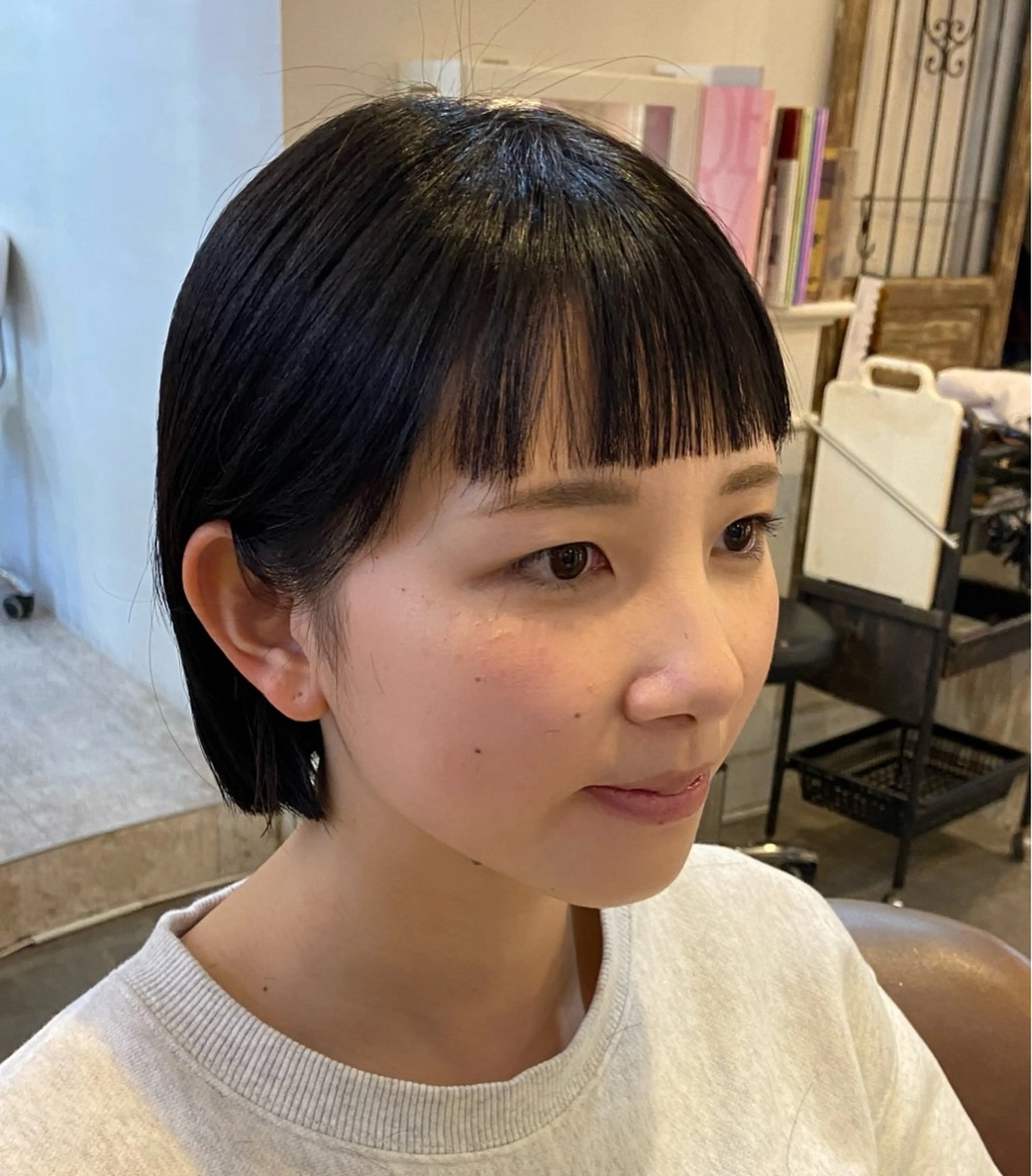 ショート ボブ オン眉 福嶋 愛のヘアスタイル