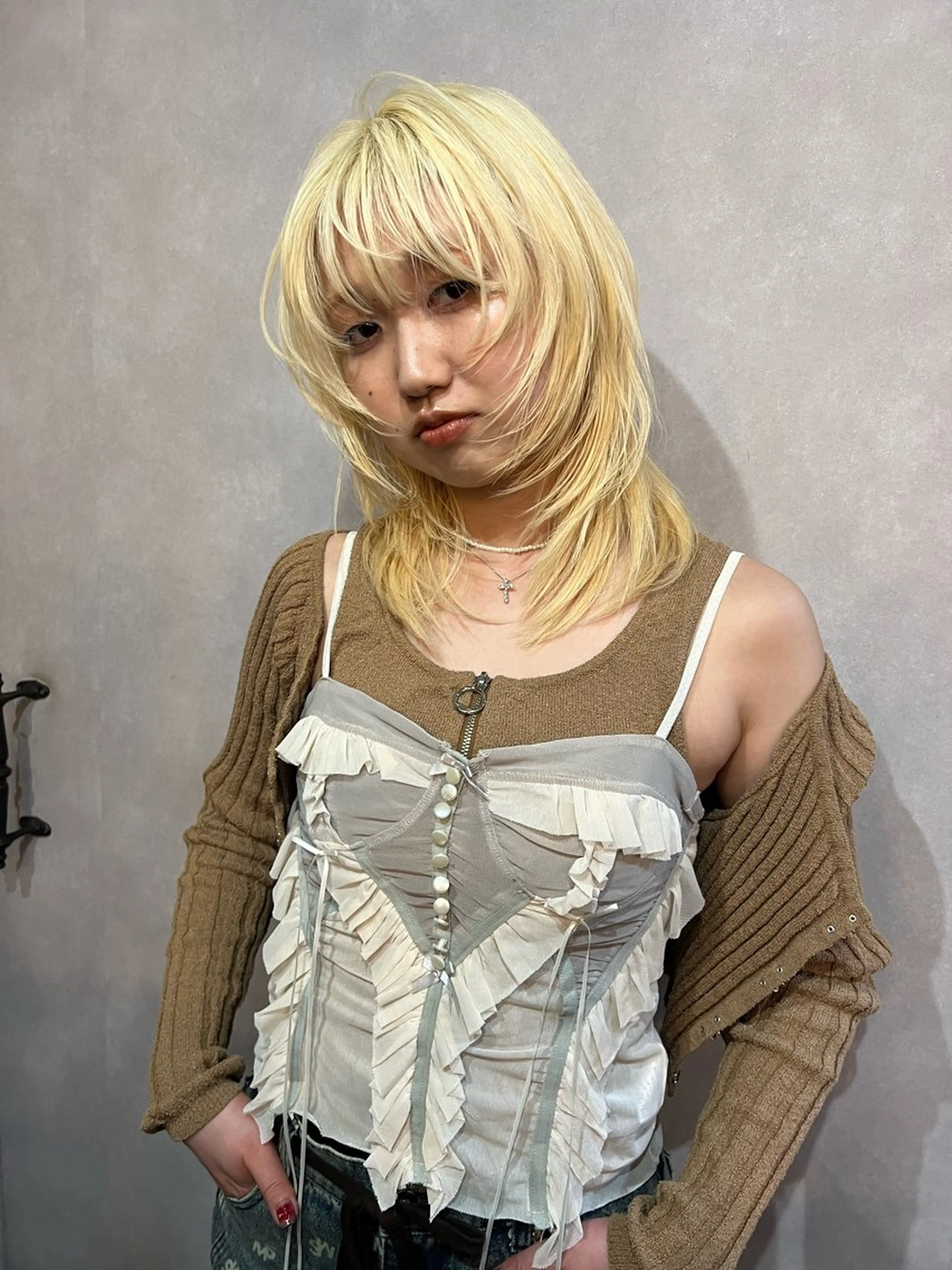 ミディアム ウルフカット ブリーチ/ハイトーン レイヤー/Maanaのヘアスタイル