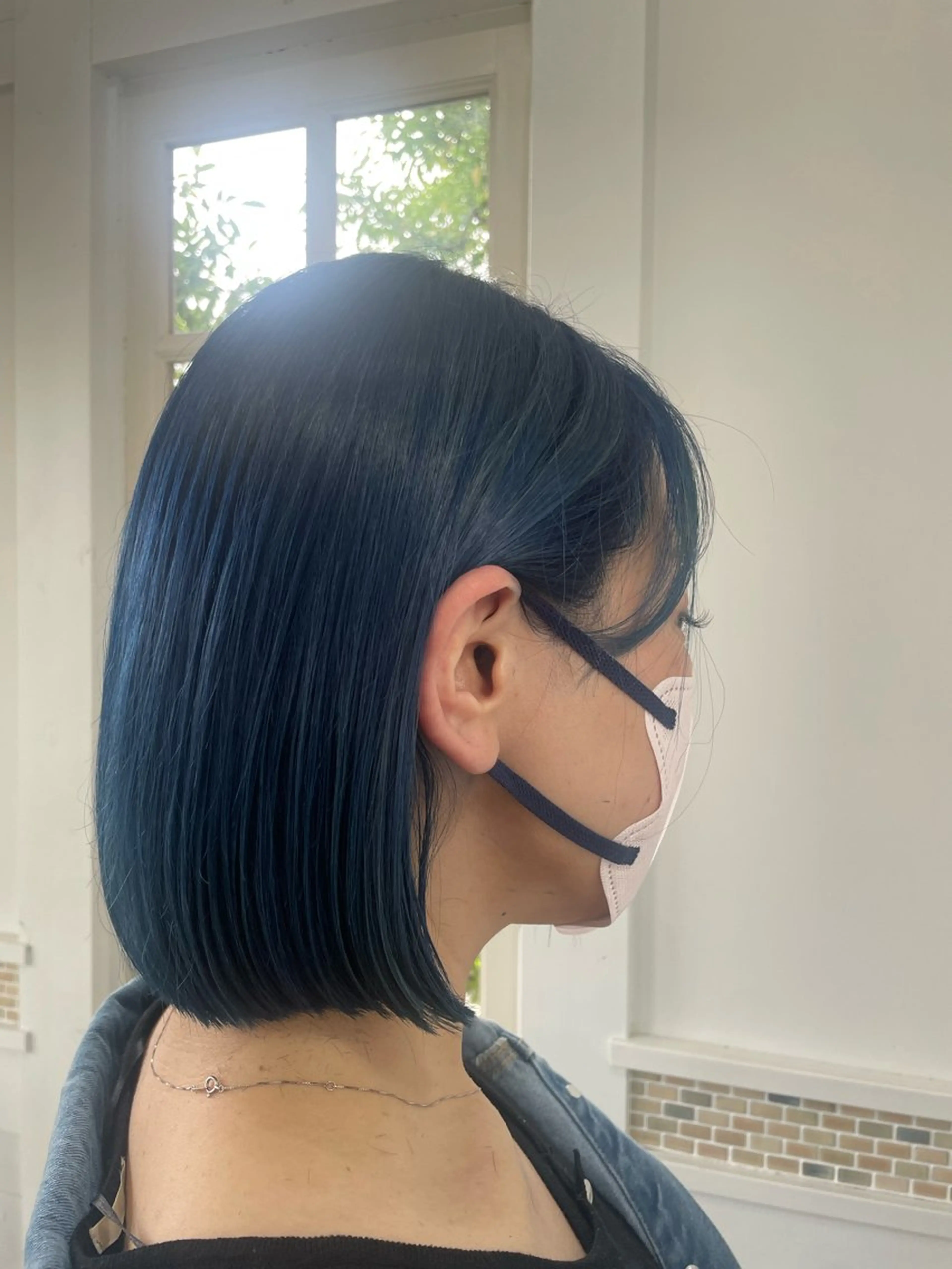 ミディアム カラー ブリーチ ブルーカラー ネイビーカラー ボブ 前原 真人のヘアスタイル