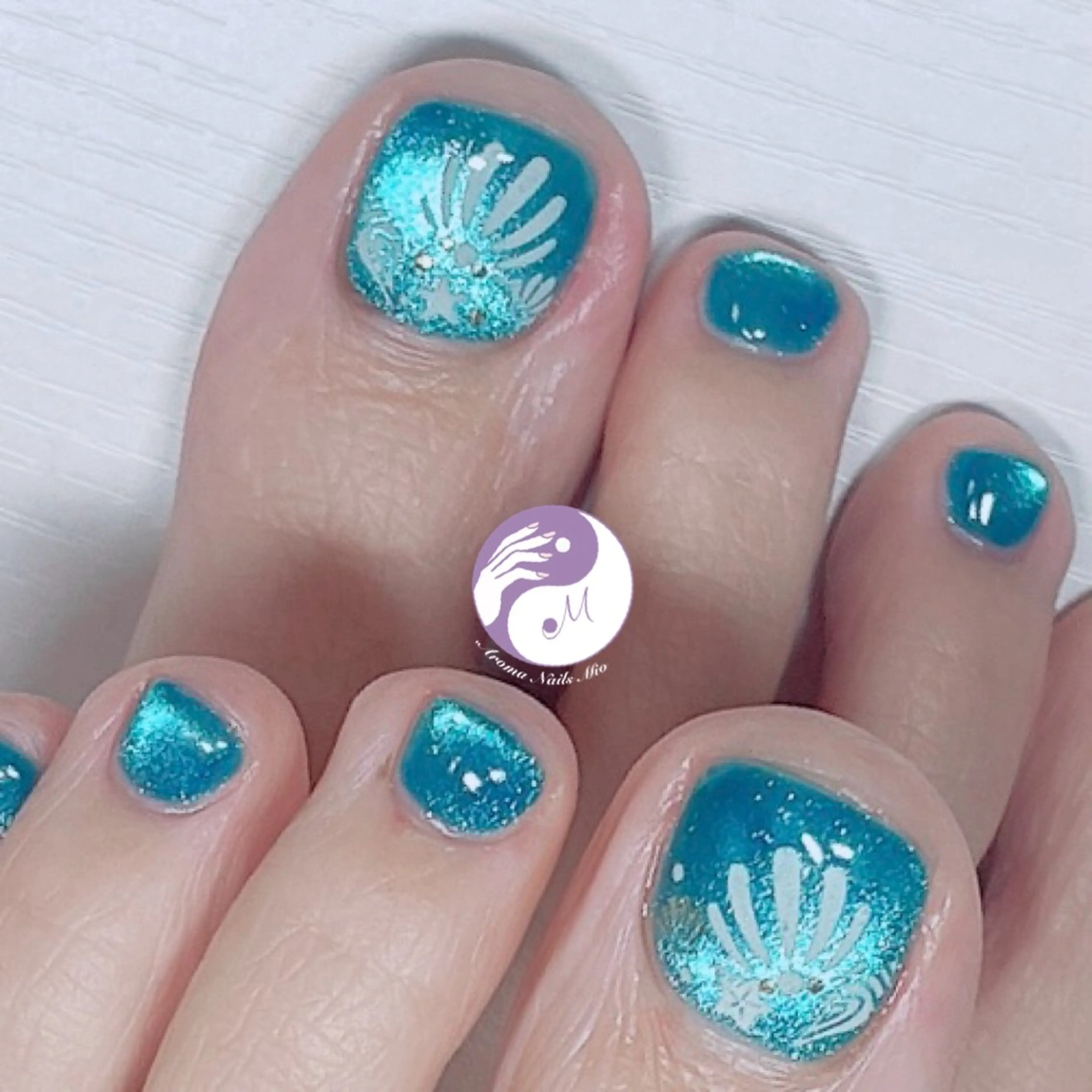 ネイル アートネイル フットネイル ジェルネイル マグネットネイル 赤色 .Nails Mio 赤羽西ネイルサロンのネイルデザイン