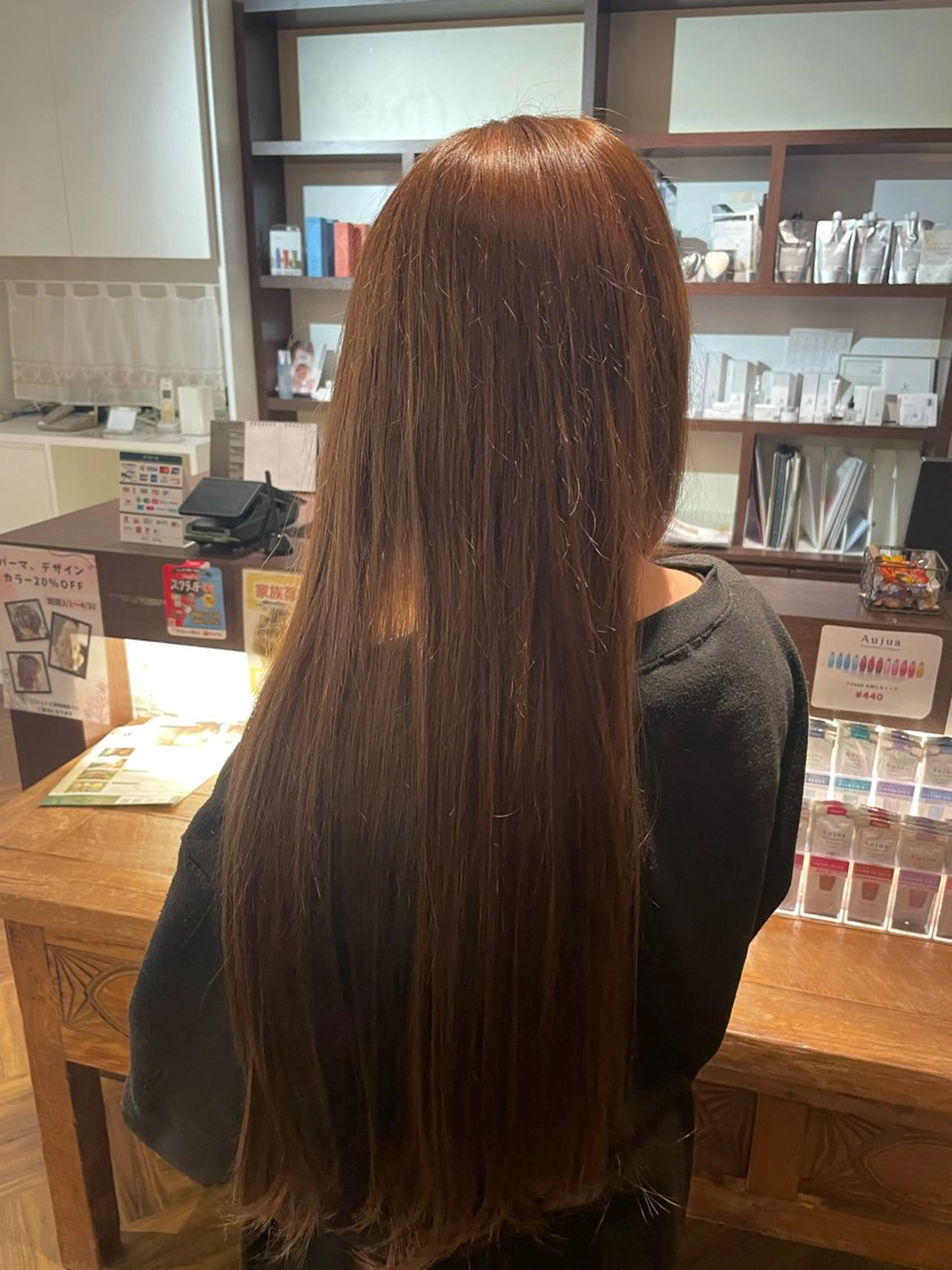 ロング ヘアカラー 甲斐 愛梨のヘアスタイル