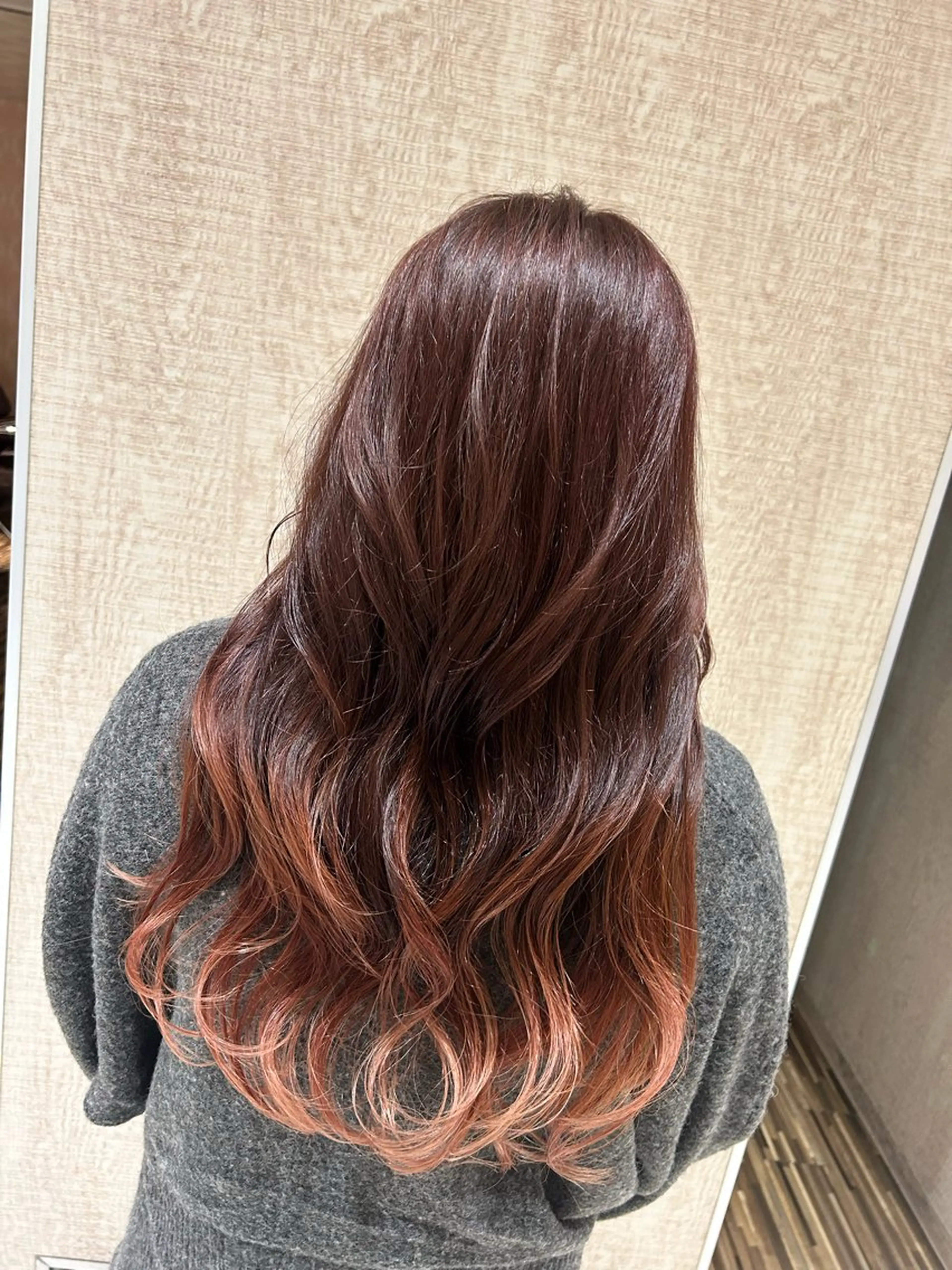 ロング カラー オガタ アキのヘアスタイル