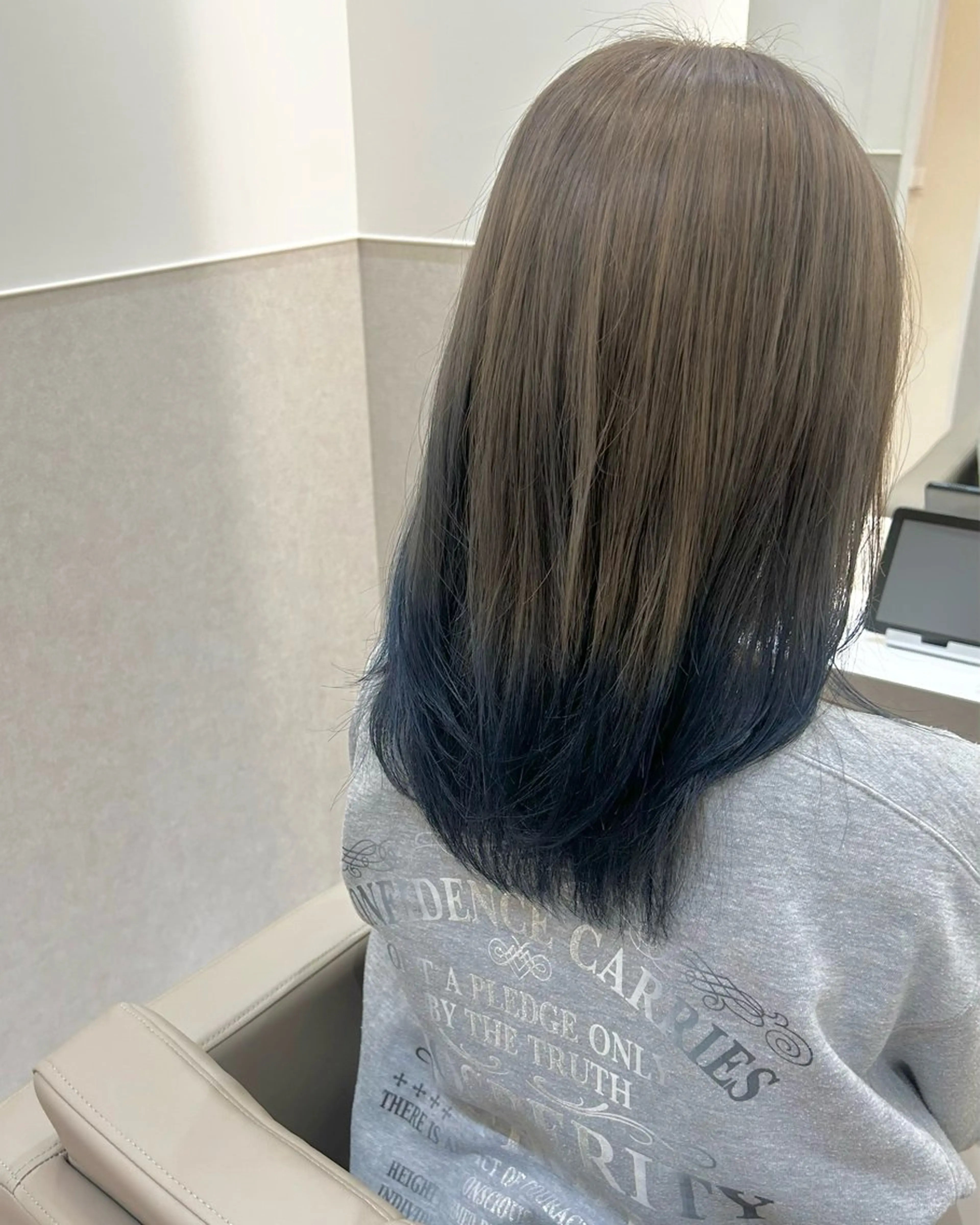 セミロング カラー ブリーチ ヘアカラー Nanaha /レイヤーカットのヘアスタイル