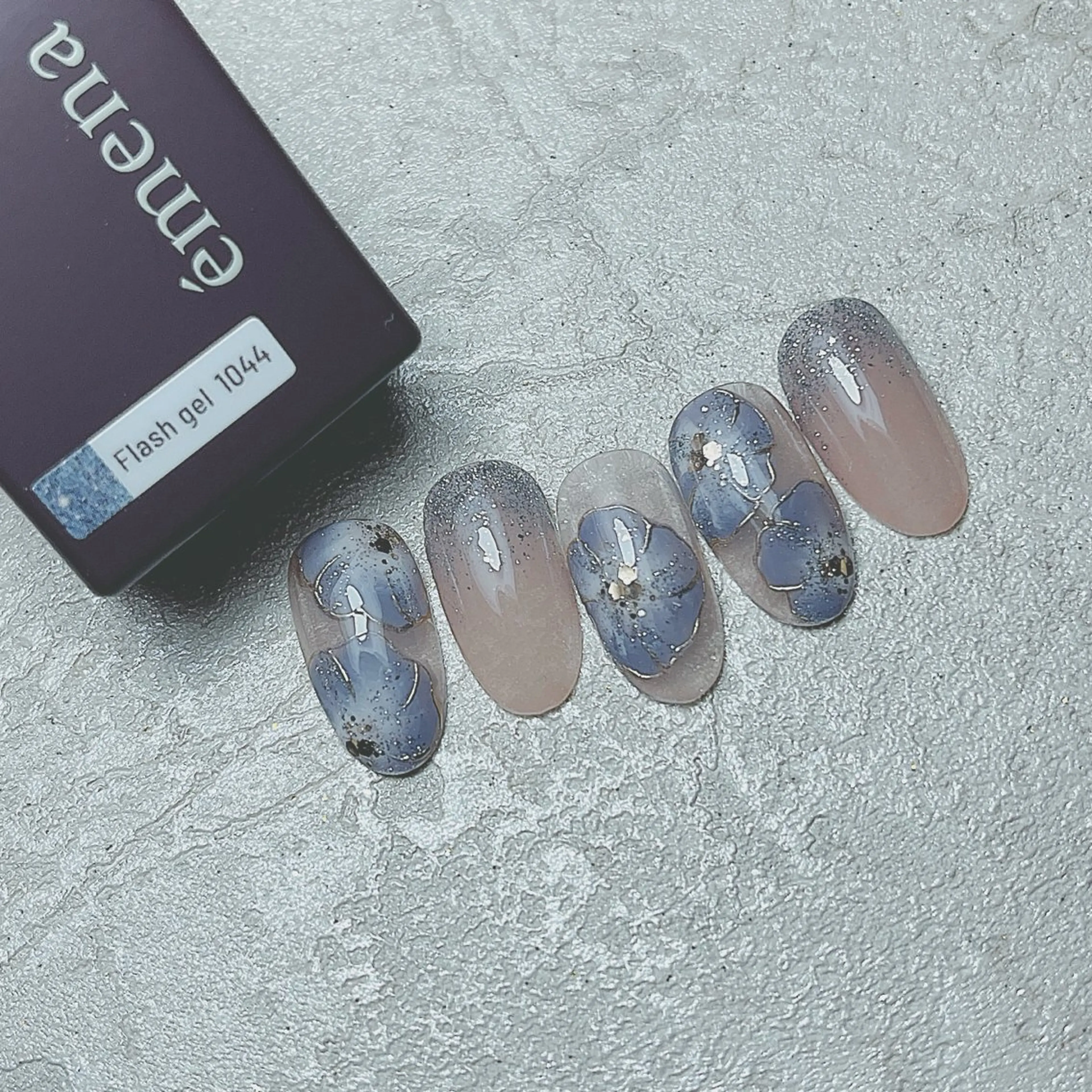 ネイル フラッシュネイル フラワーネイル グラデーション キラキラネイル ラメ(グリッター) ハンドネイル 大村 紬華のネイルデザイン