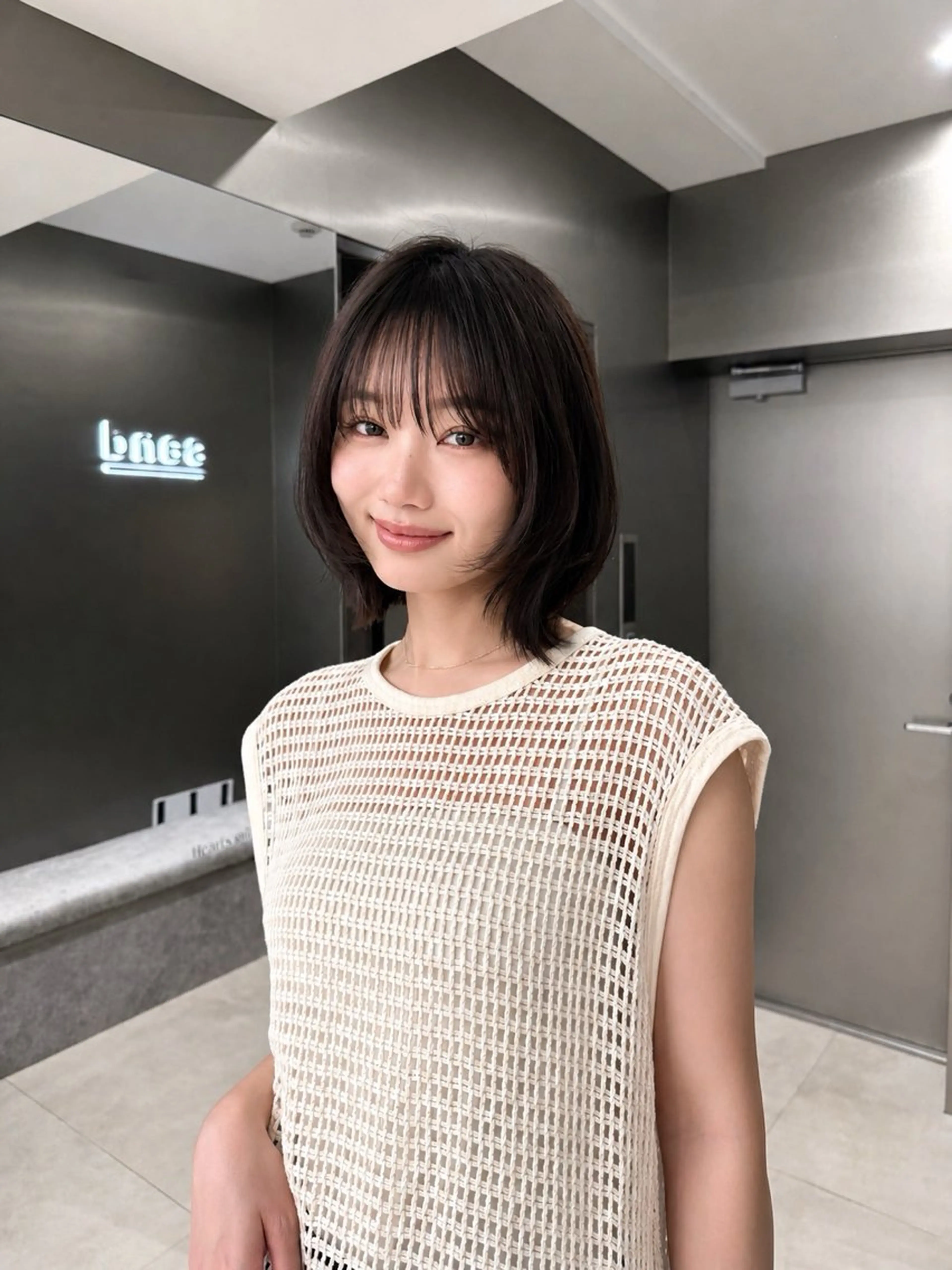 ミディアム ボブレイヤー ボブ くびれヘア 韓国風ヘア レイヤーカット カット ヘアカラー トリートメント レイヤーカット ショートカットパーマのヘアスタイル