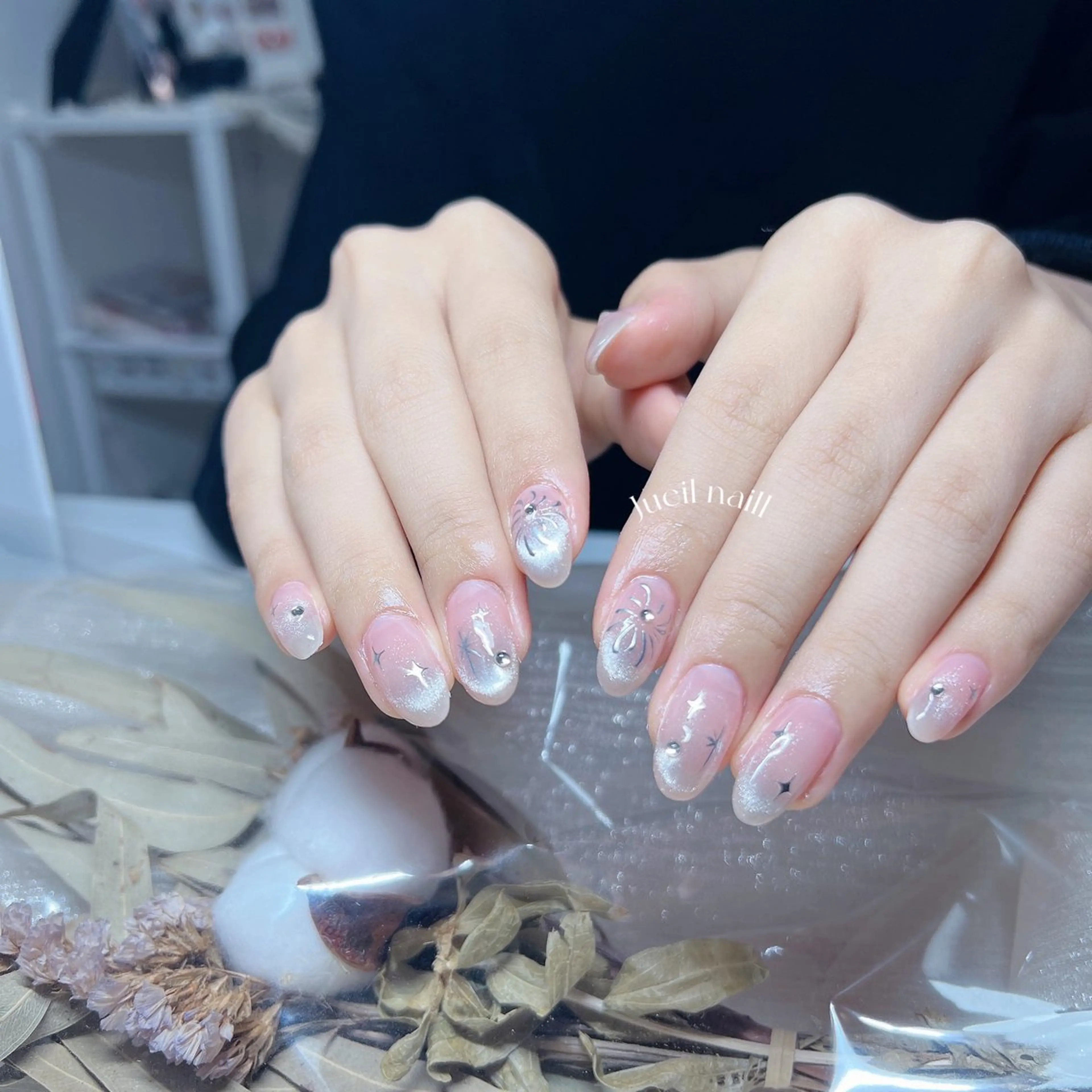 ネイル ハンドネイル KURE ISAKIのネイルデザイン