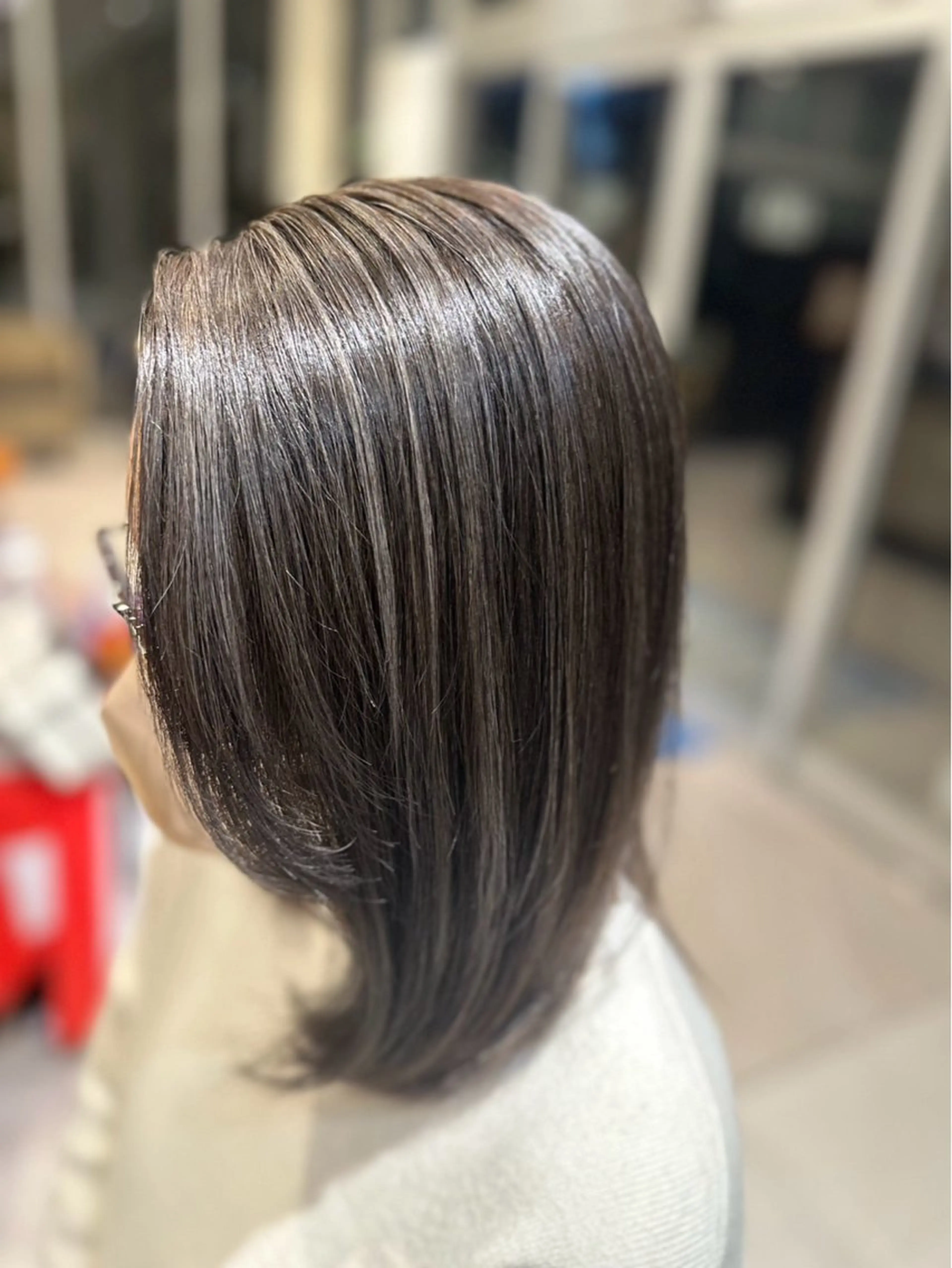 セミロング ハイライト 髪質改善 レイヤーカット 縮毛矯正 酸性ストレート ヘアカラー SUGAMI ✴︎ Hikariのヘアスタイル