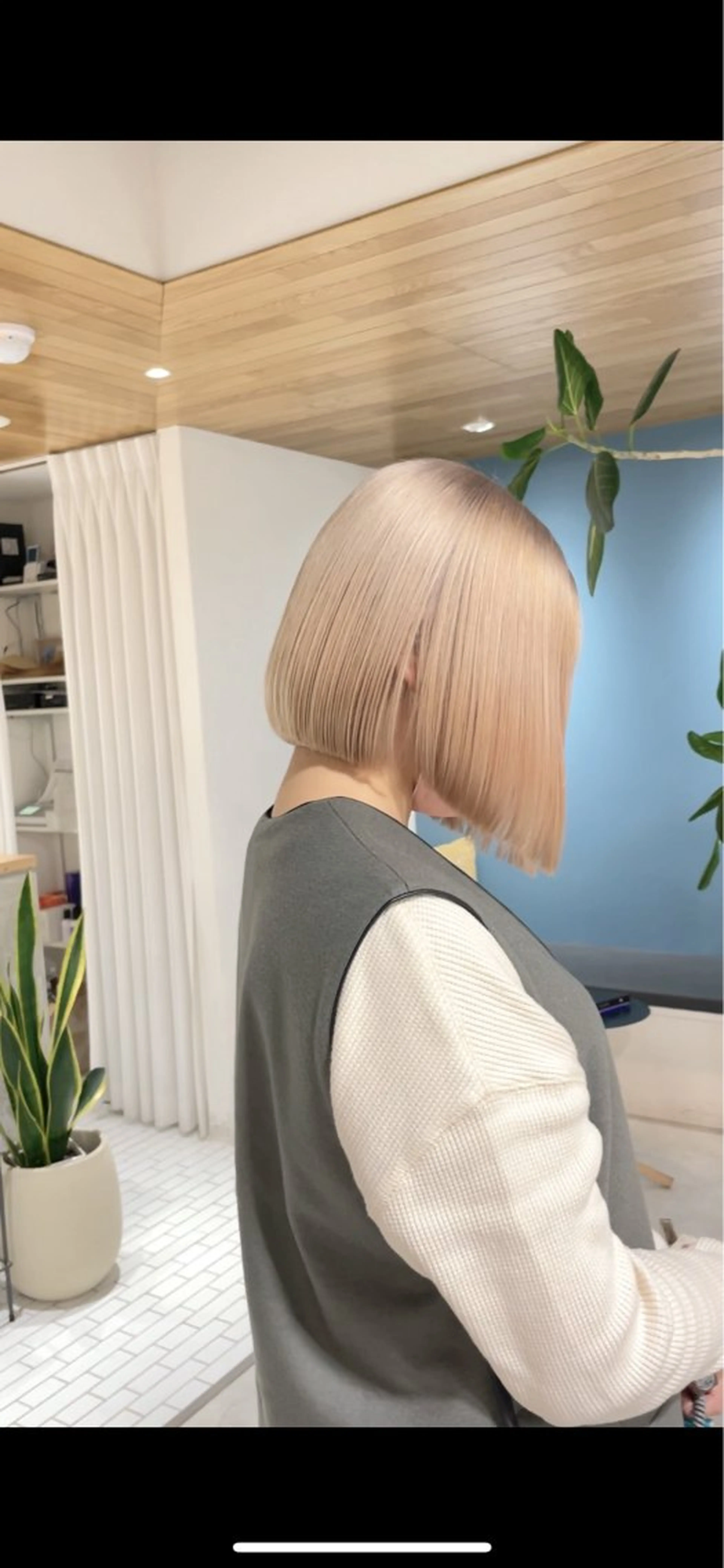 ショート ボブ FLEEK 安立徹のヘアスタイル