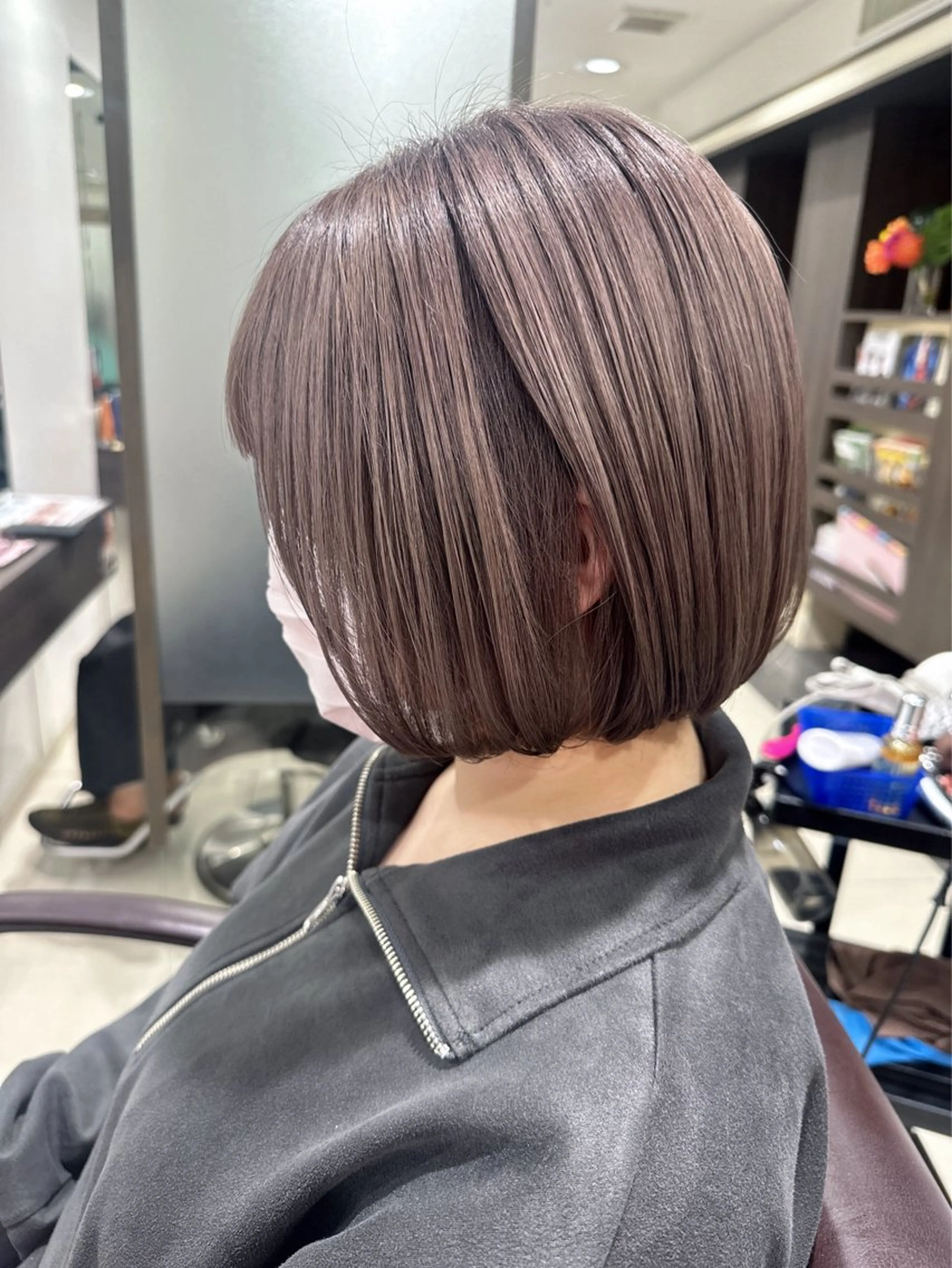 ショート レイヤー 艶々カラーのヘアスタイル