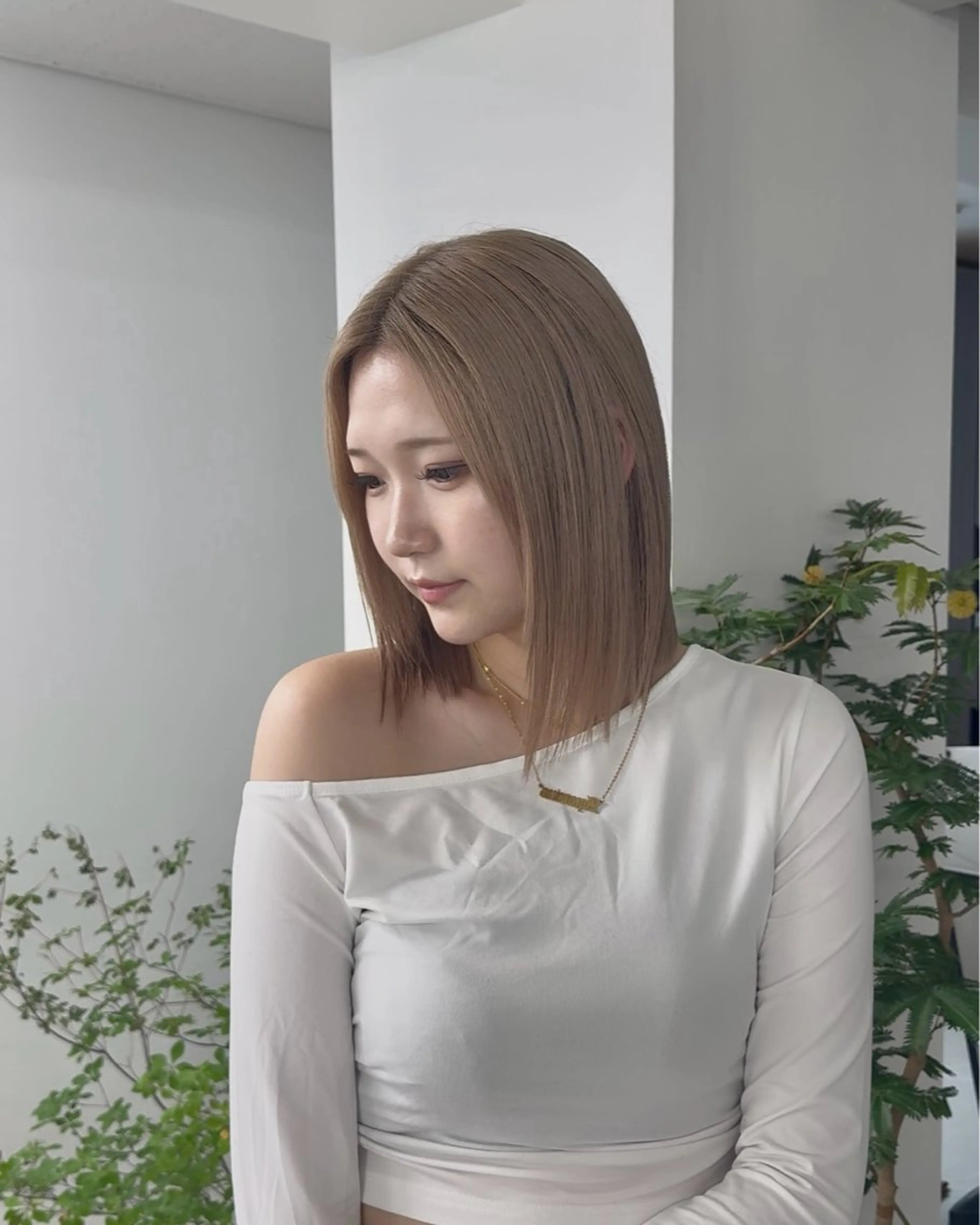 カラー Mei/ハイトーン/ シャドールーツのヘアスタイル