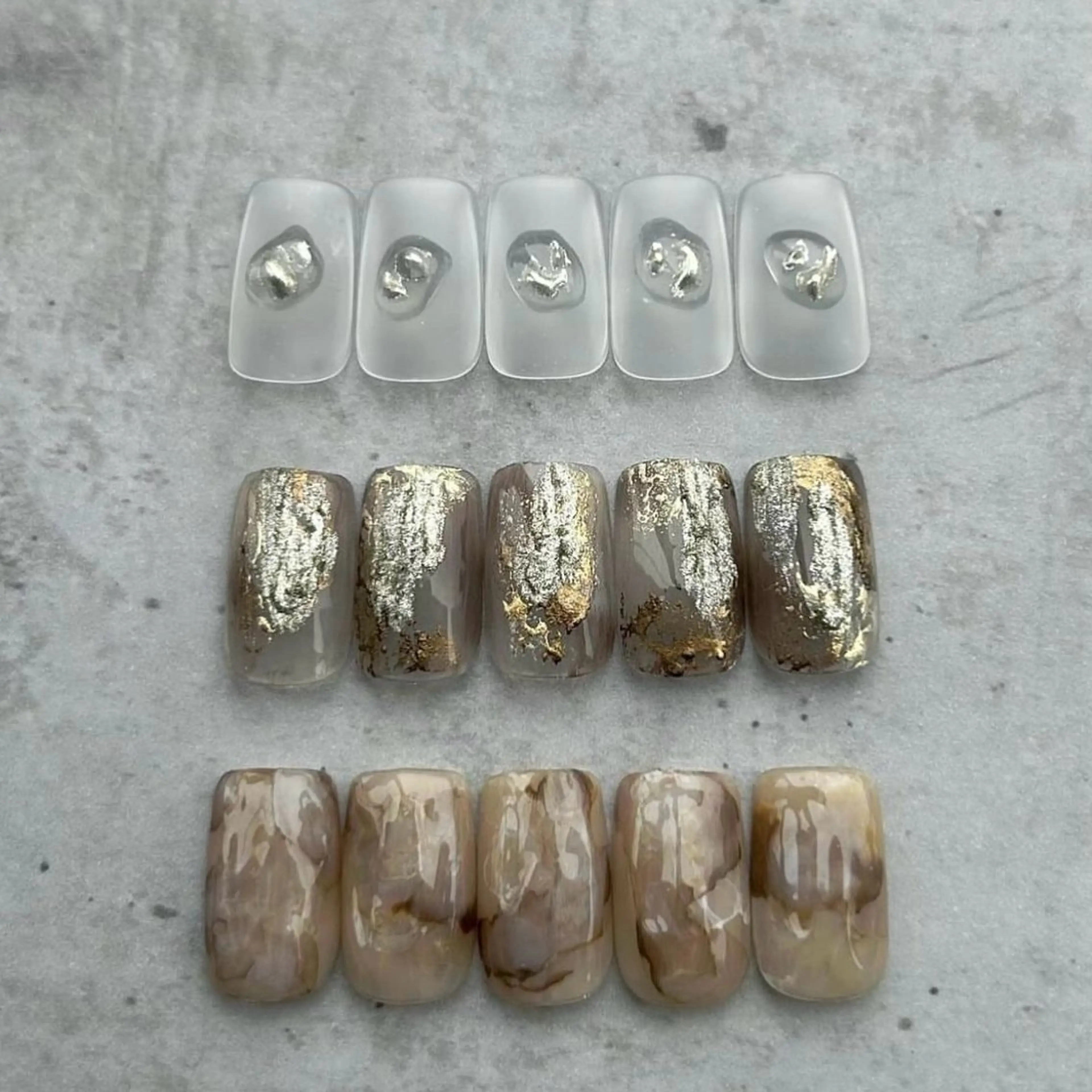 ネイル ブラウン カジュアル クリアネイル 成人式 ゴールド ハンドネイル ハンドケア lyly.nail所属・lylynail YUUKAのネイルデザイン