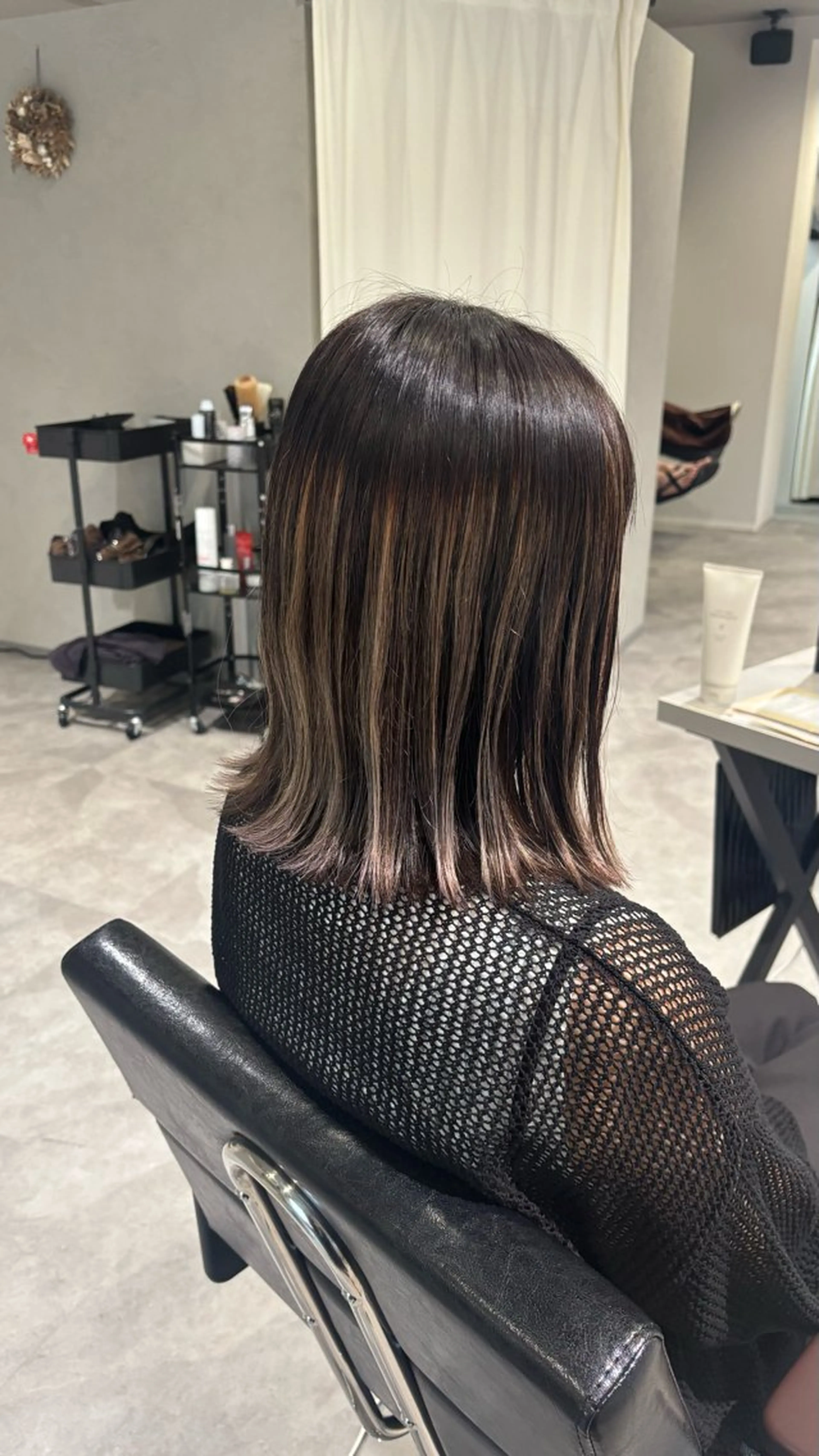 セミロング YURINO /ボブ ベージュ/ハイトーンのヘアスタイル