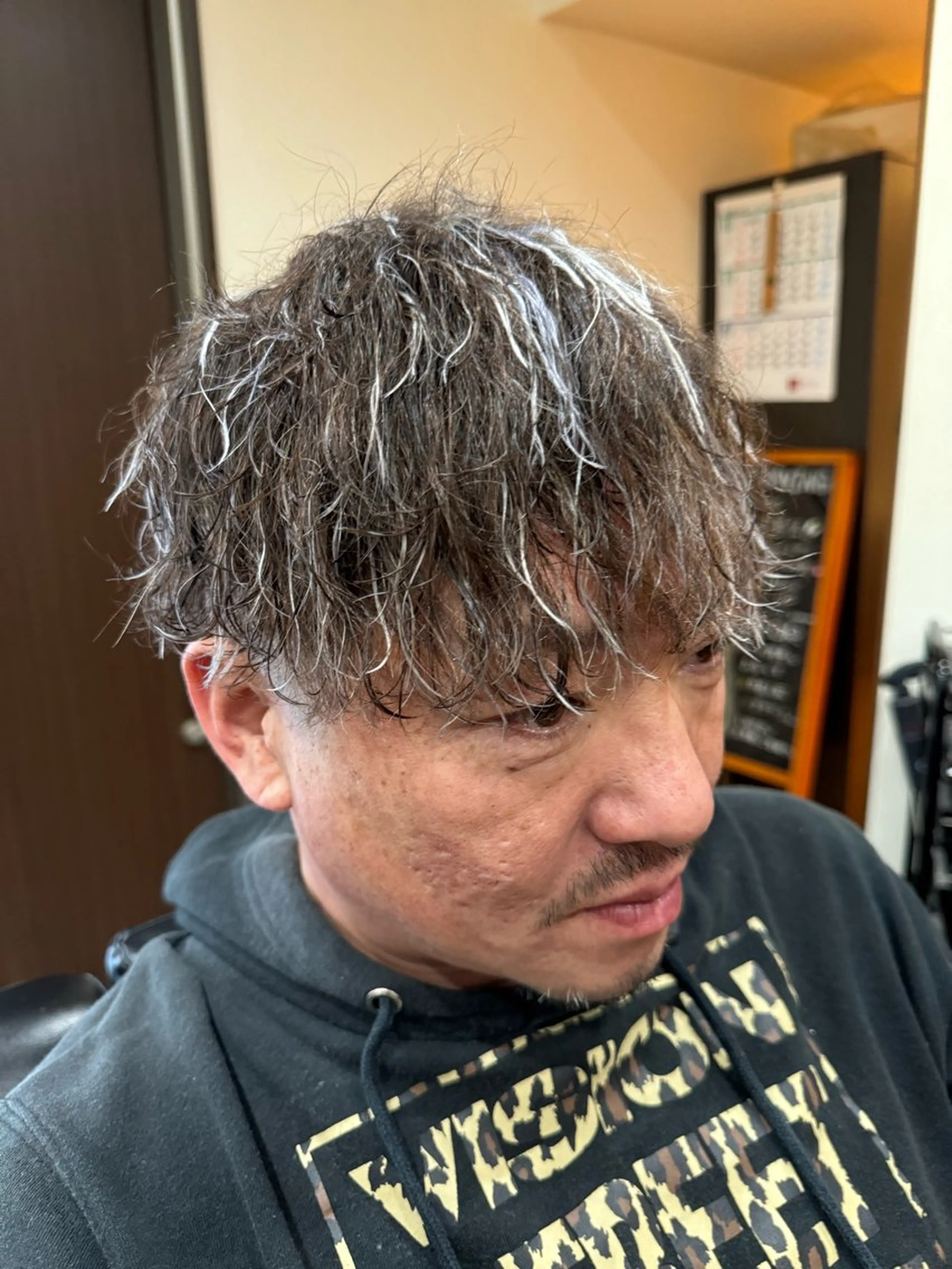 ショート カラー パーマ メンズ メンズハイライト メンズパーマ ハイライトカラー ハイライト 早川 太貴のヘアスタイル