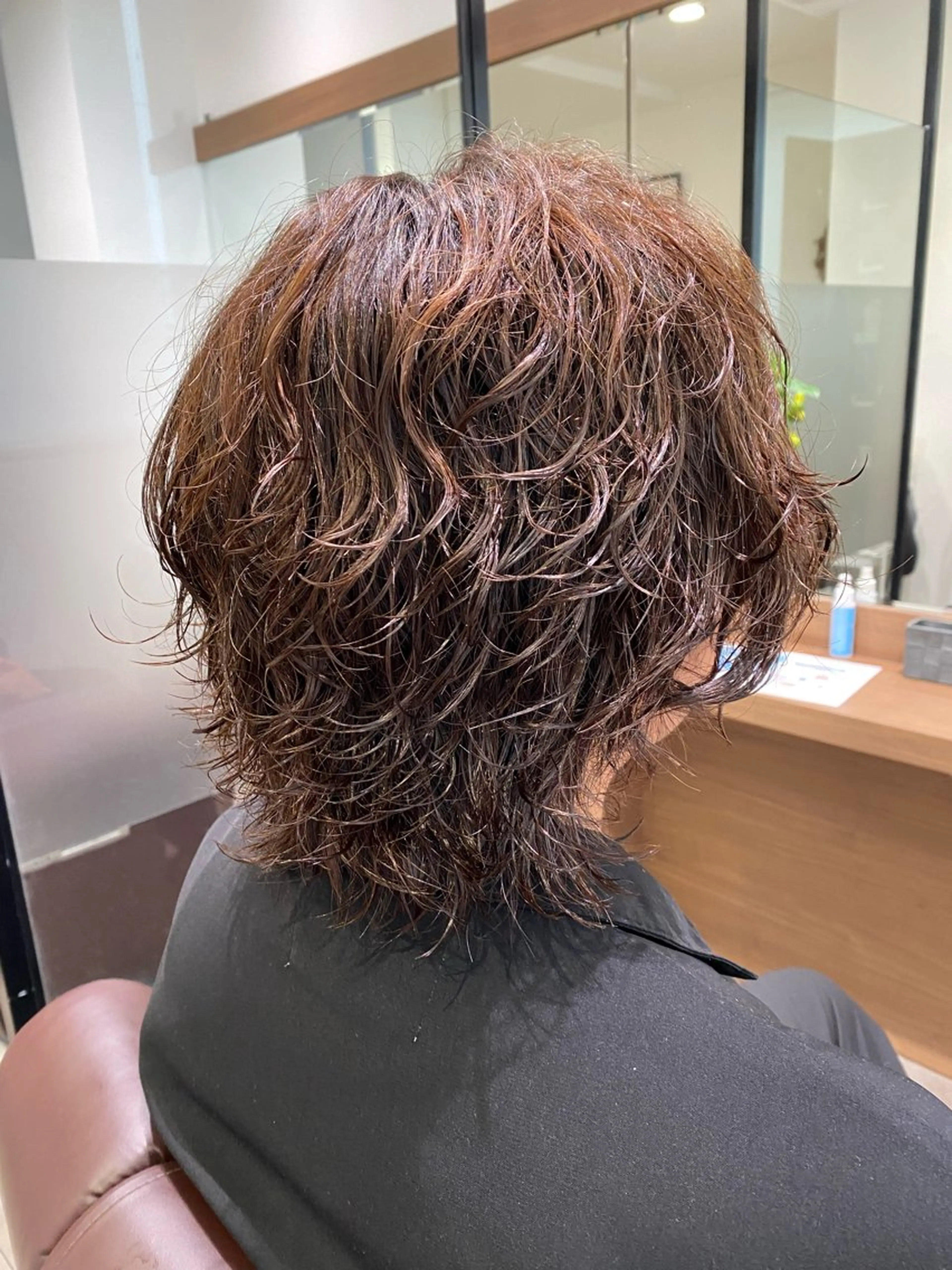 ミディアム パーマ メンズ カット パーマ メンズ特化型美容師 栗山勇人のヘアスタイル