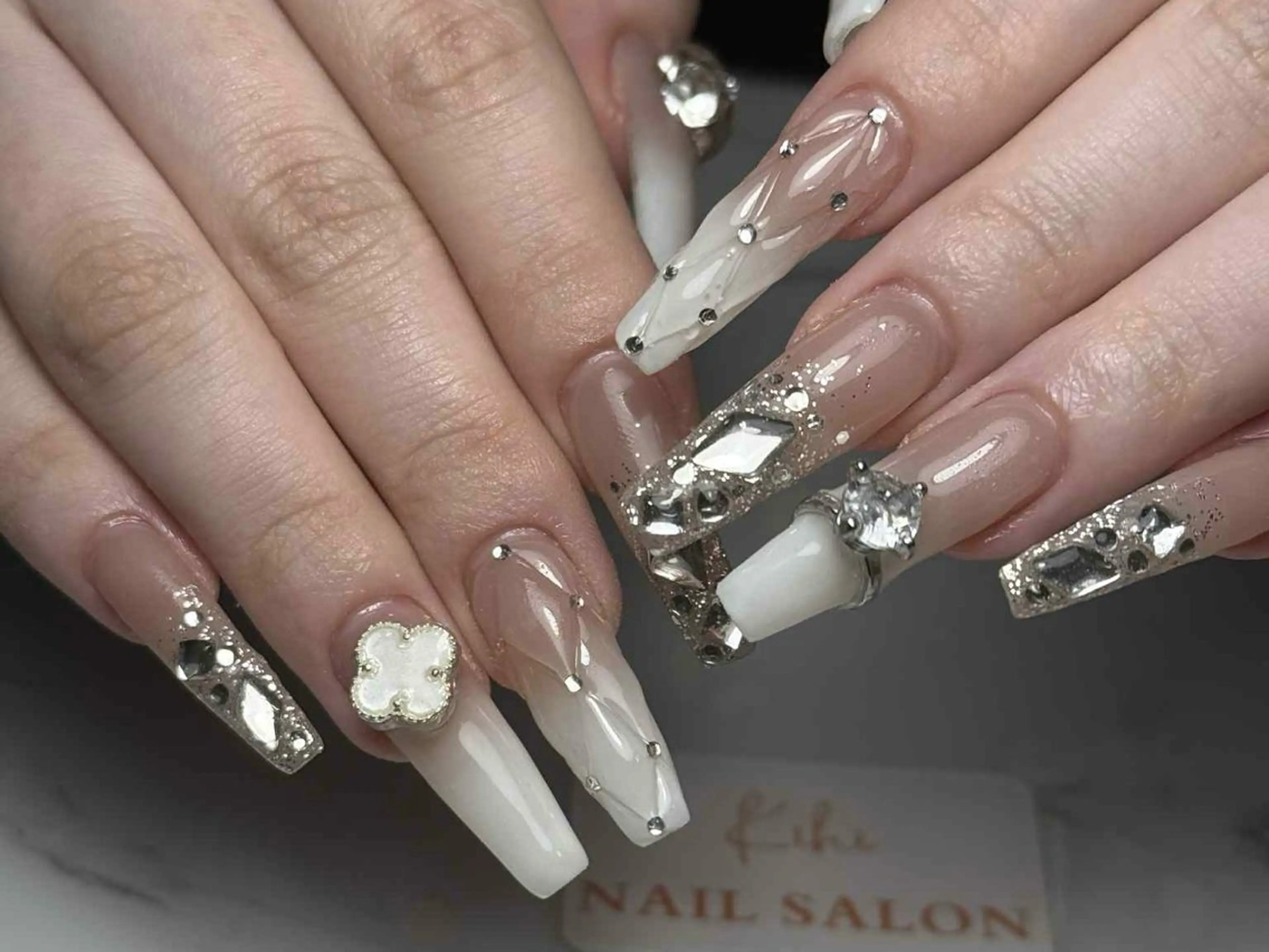 ネイル アートネイル フレンチネイル ジェルネイル グラデーション 韓国ネイル ハンドネイル 💕鈴木ユリ パラジェル/オフ無料のネイルデザイン