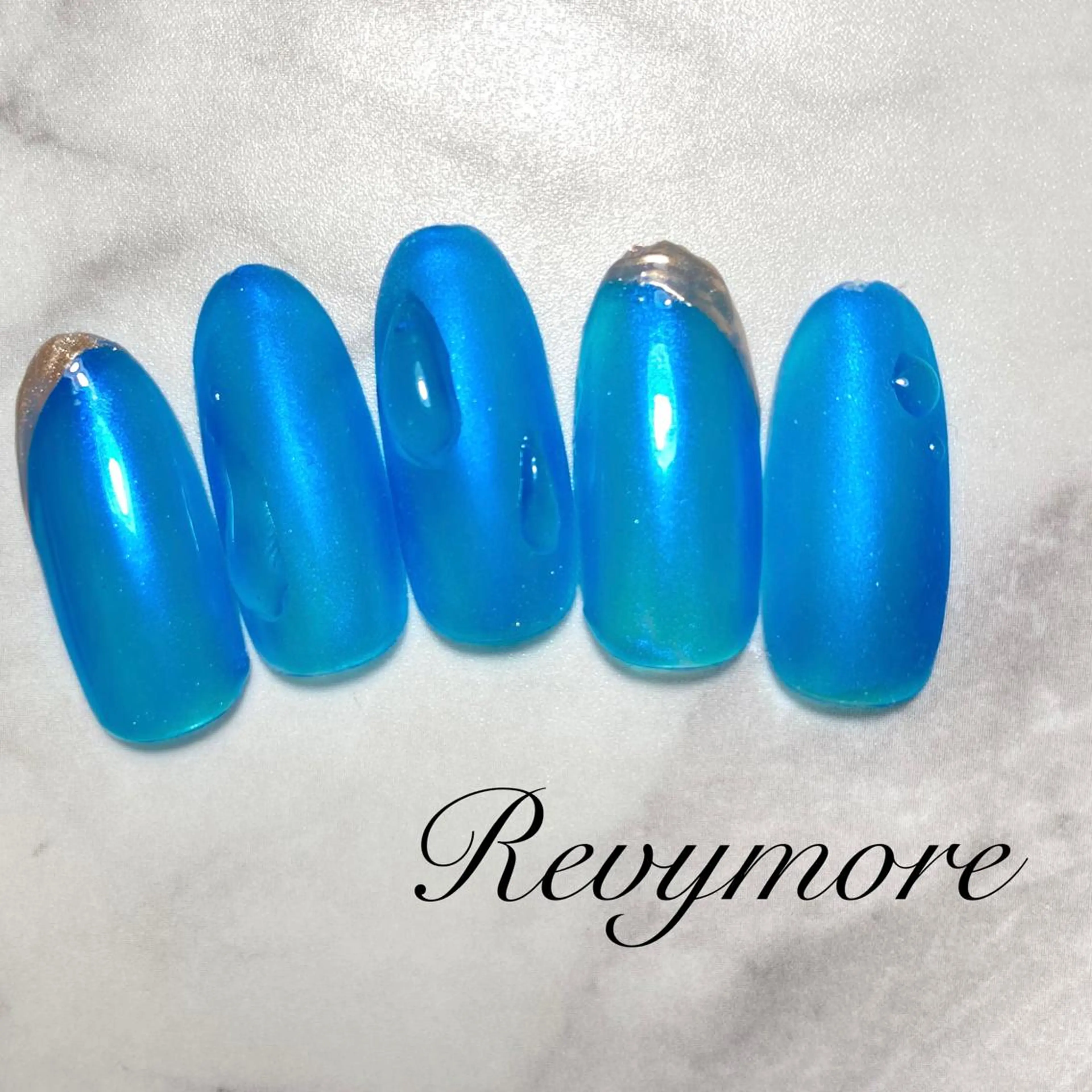 ミディアム ネイル 韓国風ヘア ジェルネイル キラキラネイル 韓国ネイル ニュアンスネイル nail salon Revymoreのネイルデザイン