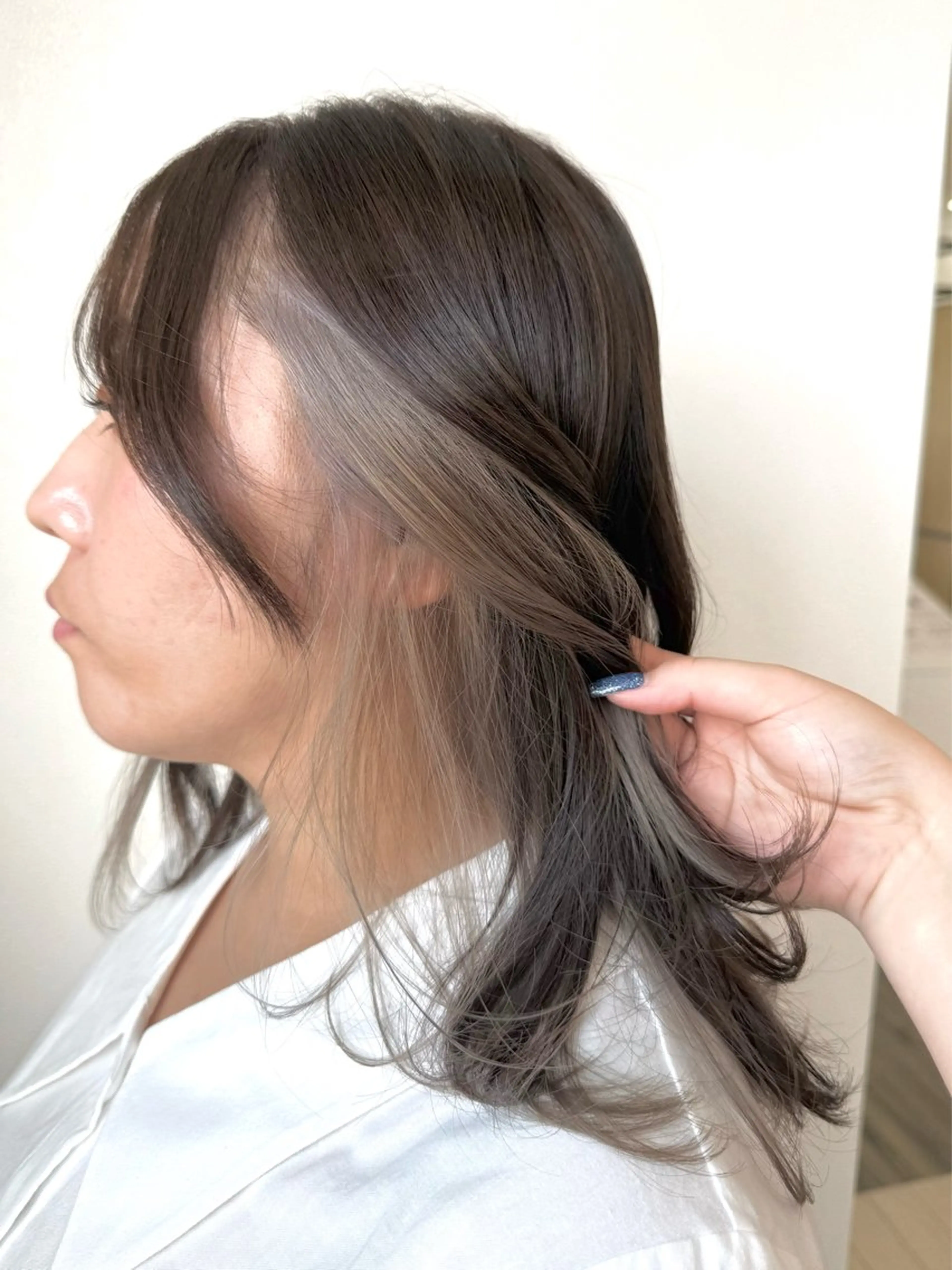 カラー グレージュ 齊藤 美有のヘアスタイル