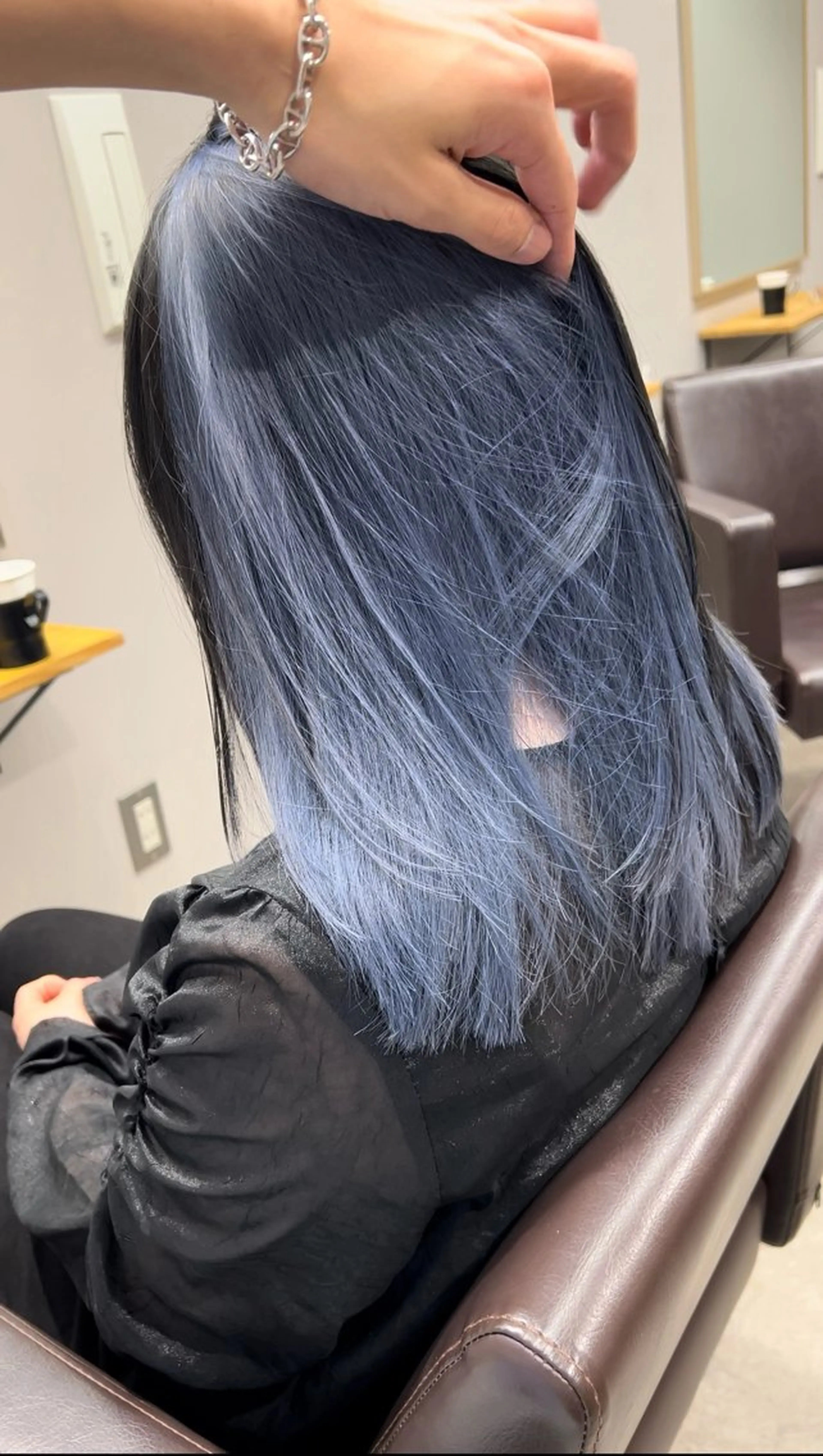 セミロング カラー ブリーチ ネイビーカラー バレイヤージュ /ハイライト/もときのヘアスタイル