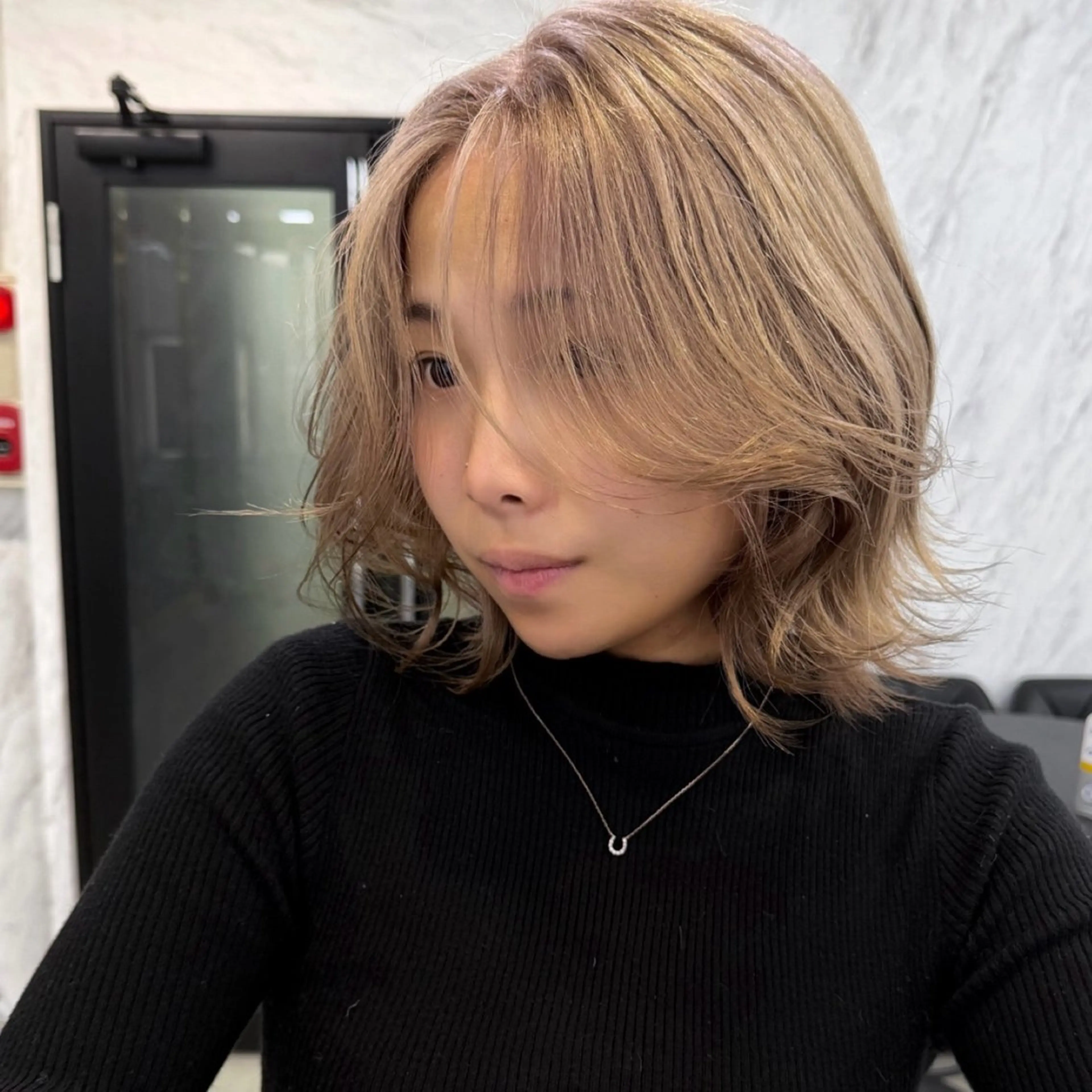 ミディアム カラー シールエクステ ハイトーンカラー エクステ ヘアカラー トリートメント シールエクステ特化 ハイトーン、NANAのヘアスタイル