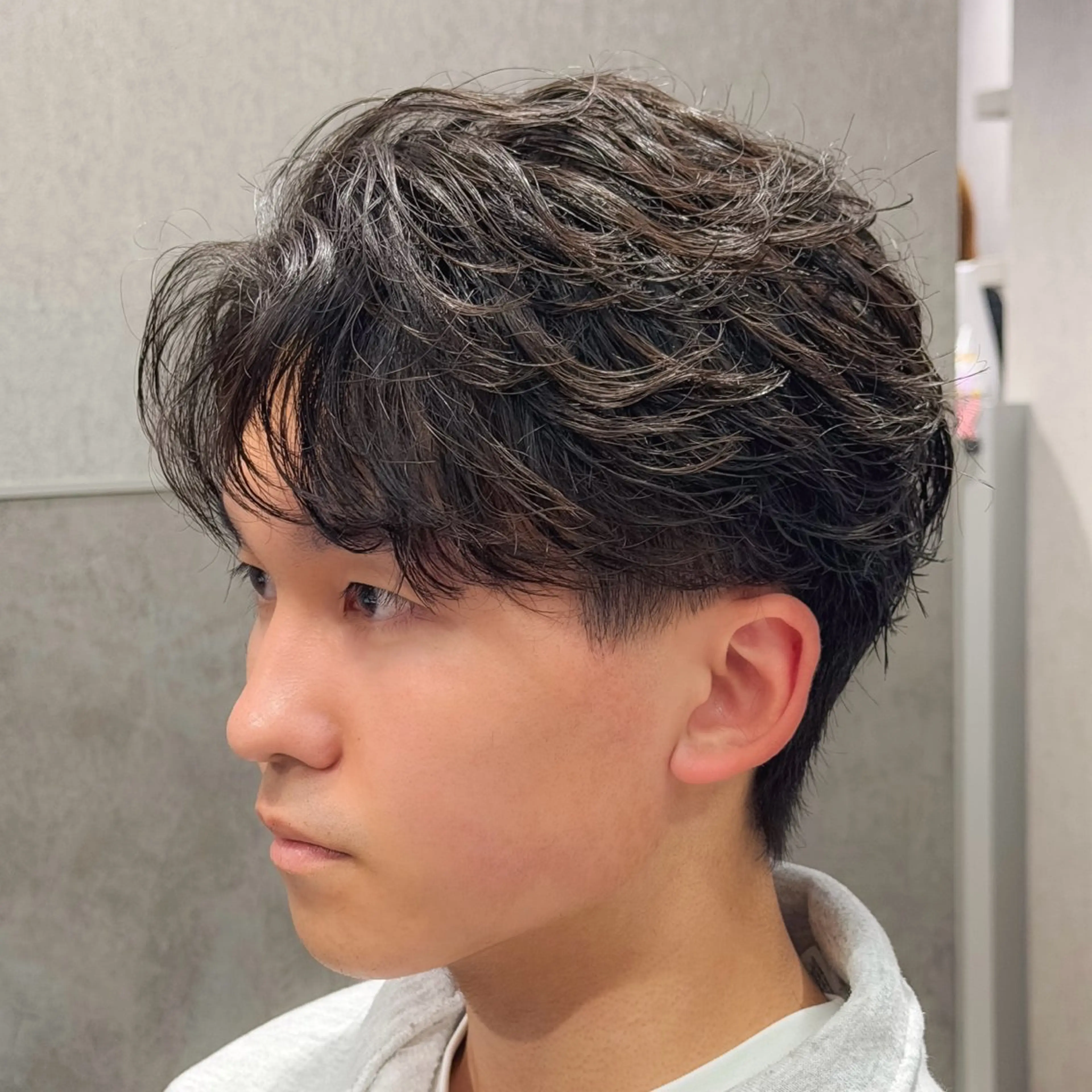 ショート パーマ メンズ フェザーパーマ メンズパーマ ショートヘア ニュアンスパーマ カット パーマ トリートメント フェザーパーマ職人 🪶ryosukeのヘアスタイル
