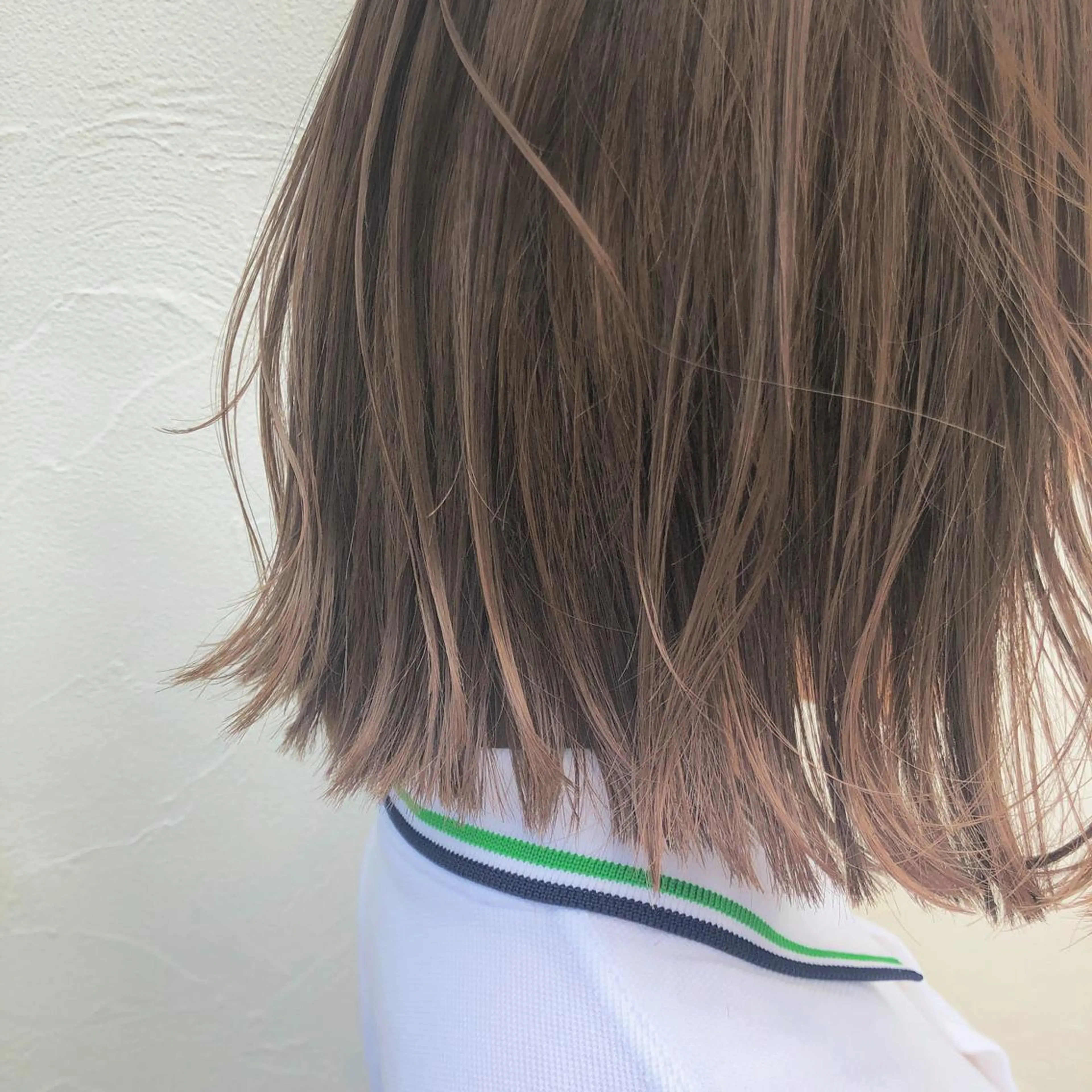 ショート カラー ヘアアレンジ 切りっぱなしボブ ベージュカラー ミルクティーベージュ ボブ カット ヘアカラー トリートメント 【ツヤ髪美容師】 ツダケイスケのヘアスタイル