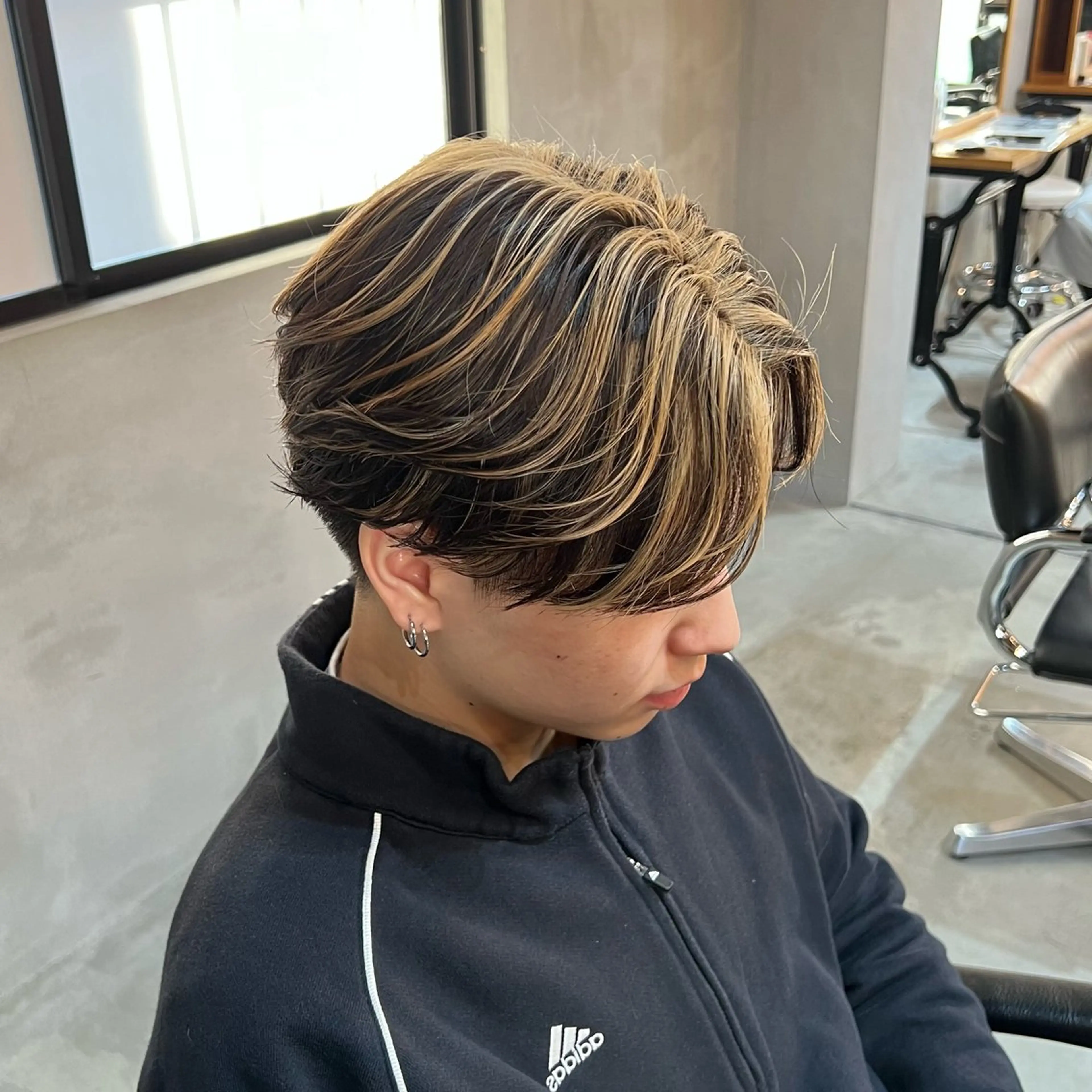 ミディアム カラー メンズ カット ヘアカラー センターパート職人 店長/TSUBASAの眉毛・アイブロウイメージ