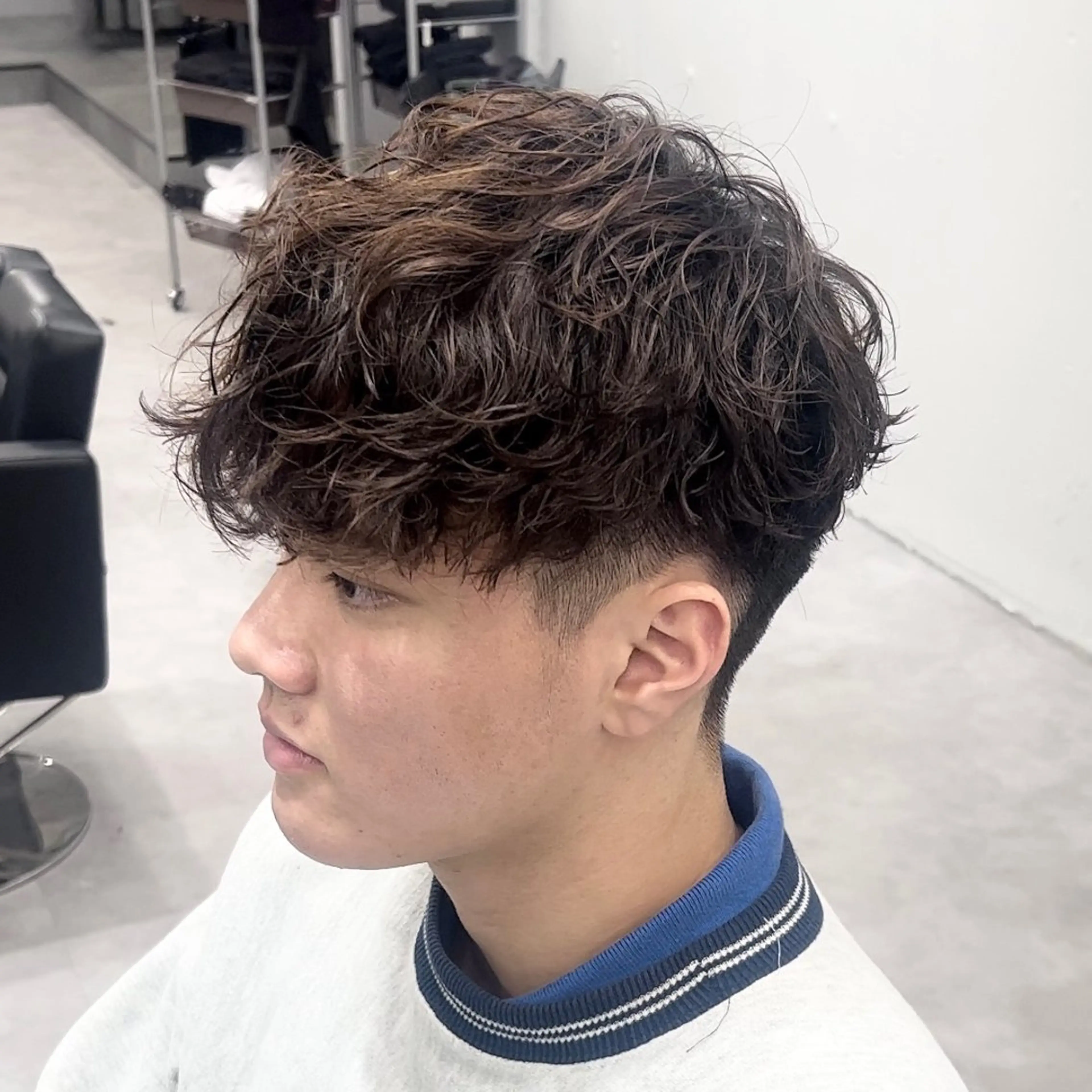 パーマ メンズ メンズパーマ スペインカール スパイラルパーマ 曲がる縮毛矯正 LIBER 　岩名のヘアスタイル