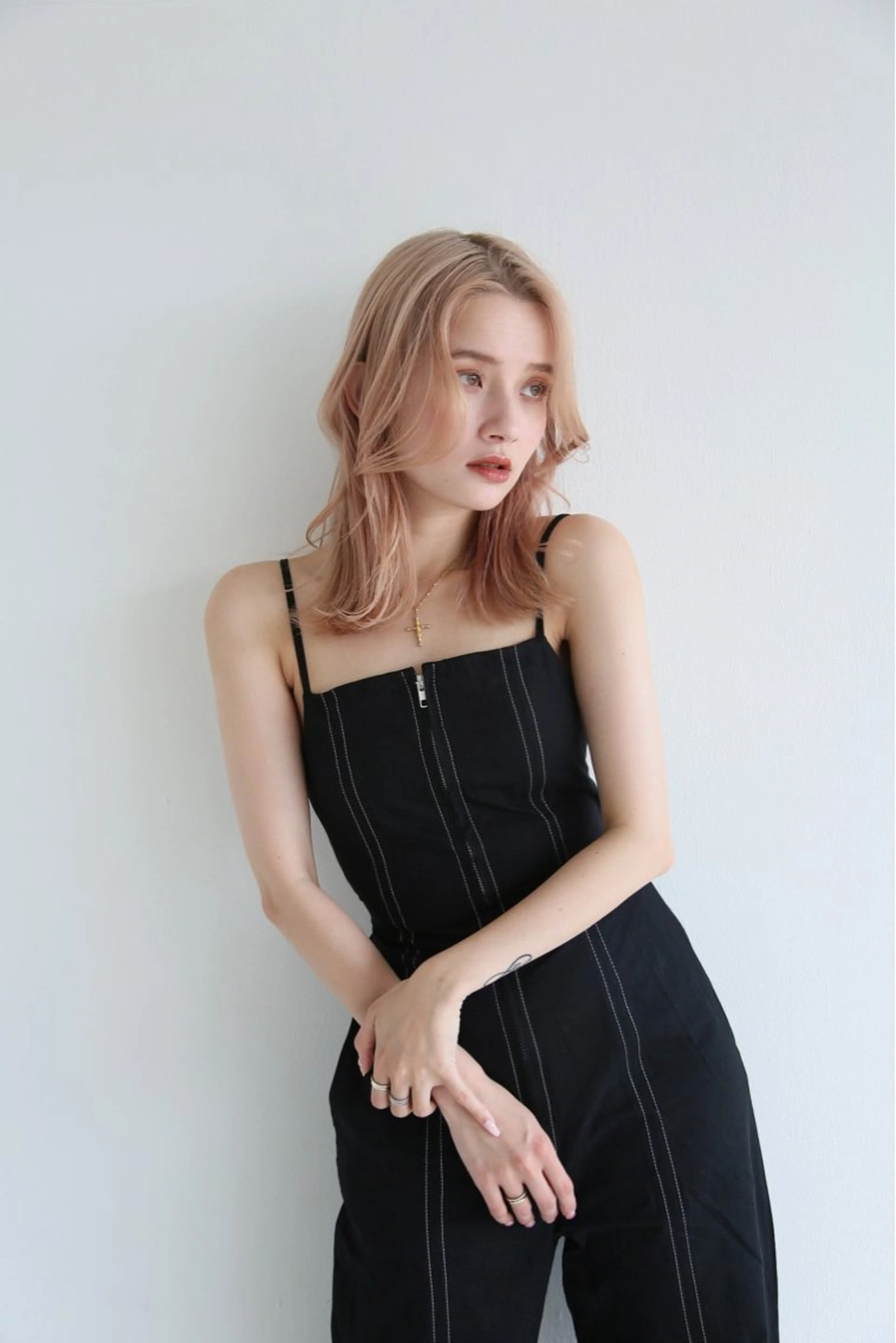 ミディアム カラー ベージュカラー ブリーチ デザインカラー ピンクカラー ピンクベージュ カット ヘアカラー トリートメント ナガミネアリサ/ 学芸大学/海外ヘアのヘアスタイル