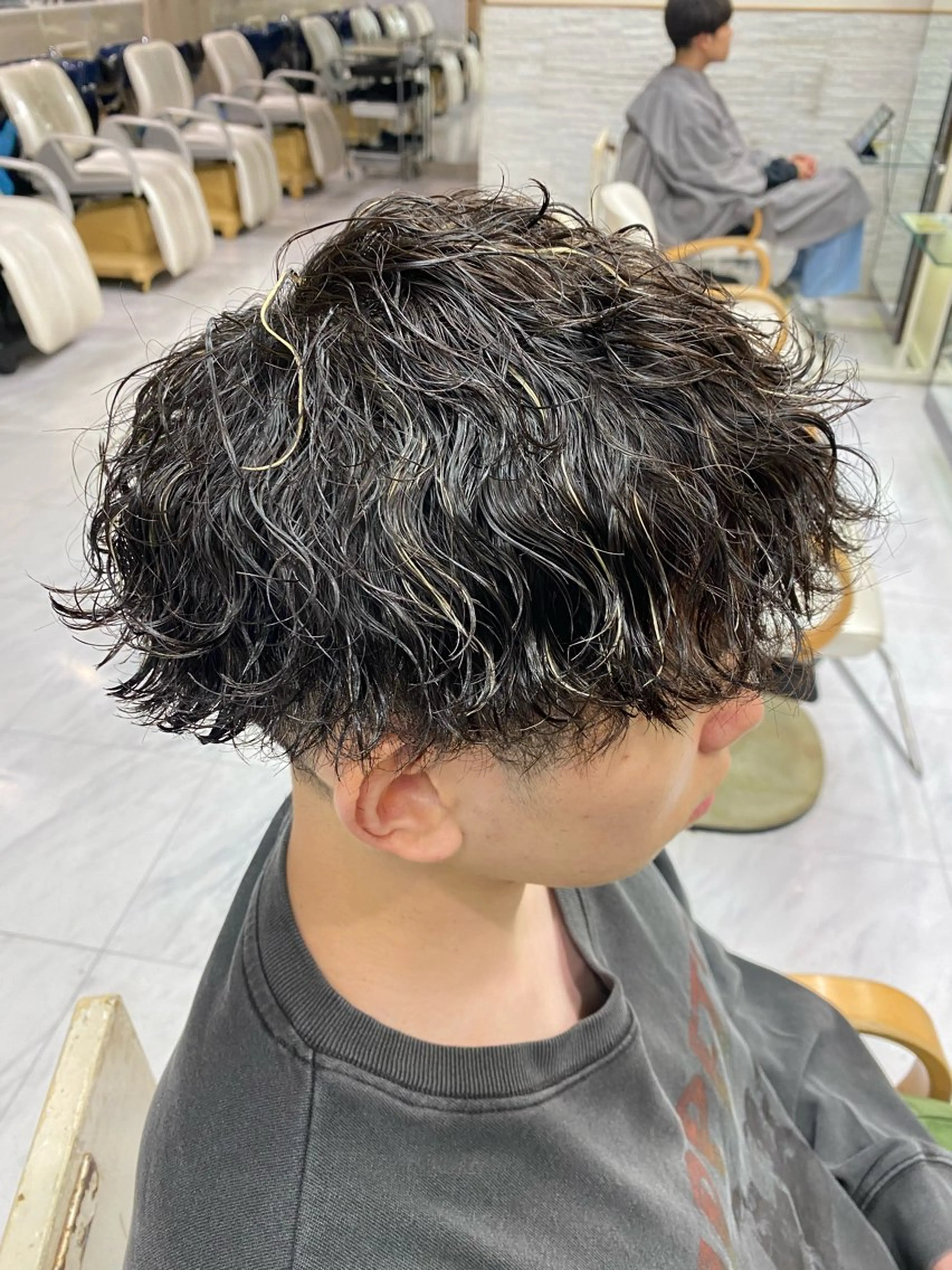 パーマ メンズ メンズパーマ メンズツイストパーマ 波巻きパーマ スパイラルパーマ ツイストパーマ カット パーマ トリートメント 🌴パーマオタク🌴 長谷川　諒佑🌈のヘアスタイル