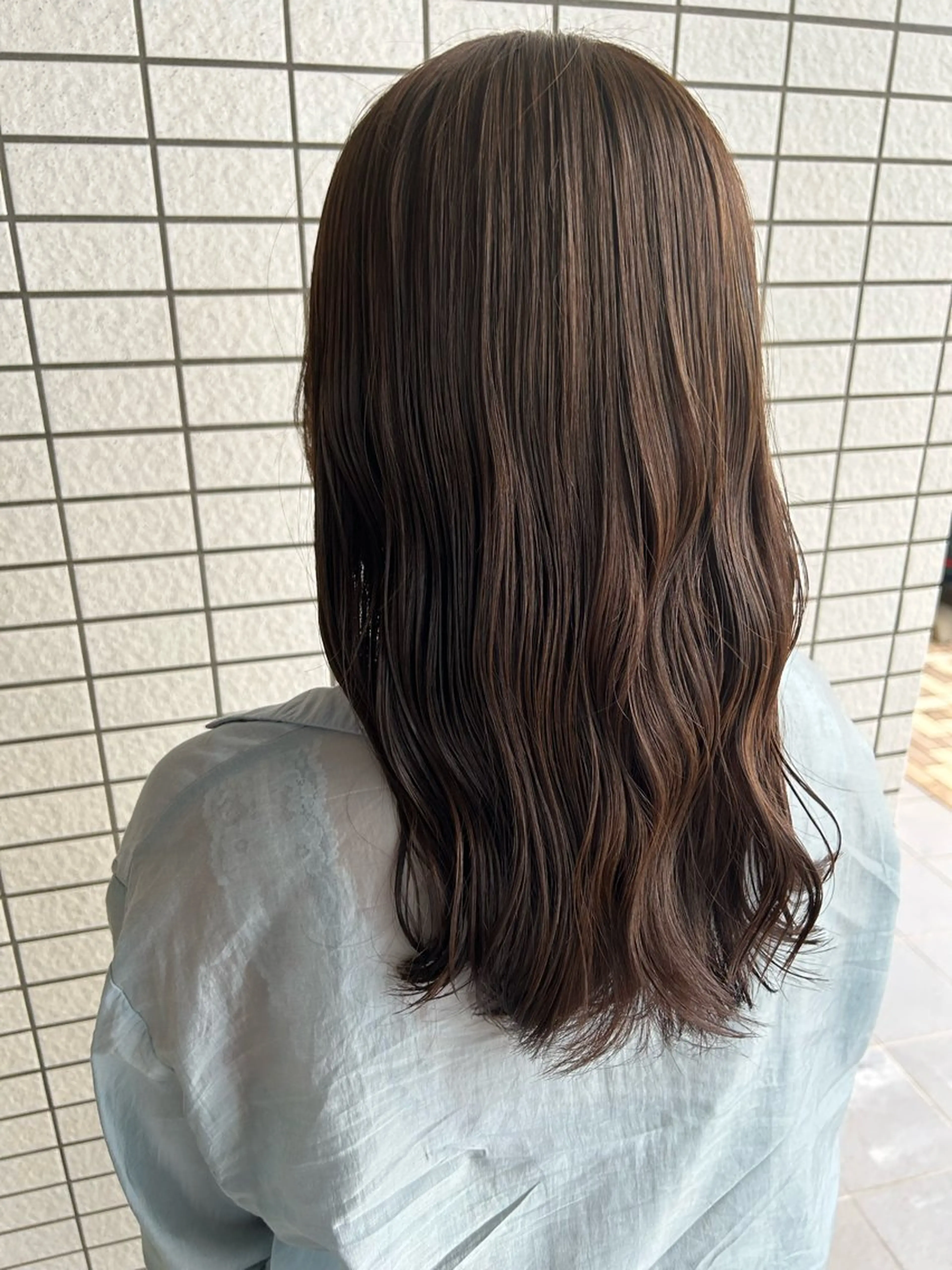セミロング カット ヘアカラー 高津 千慧のヘアスタイル