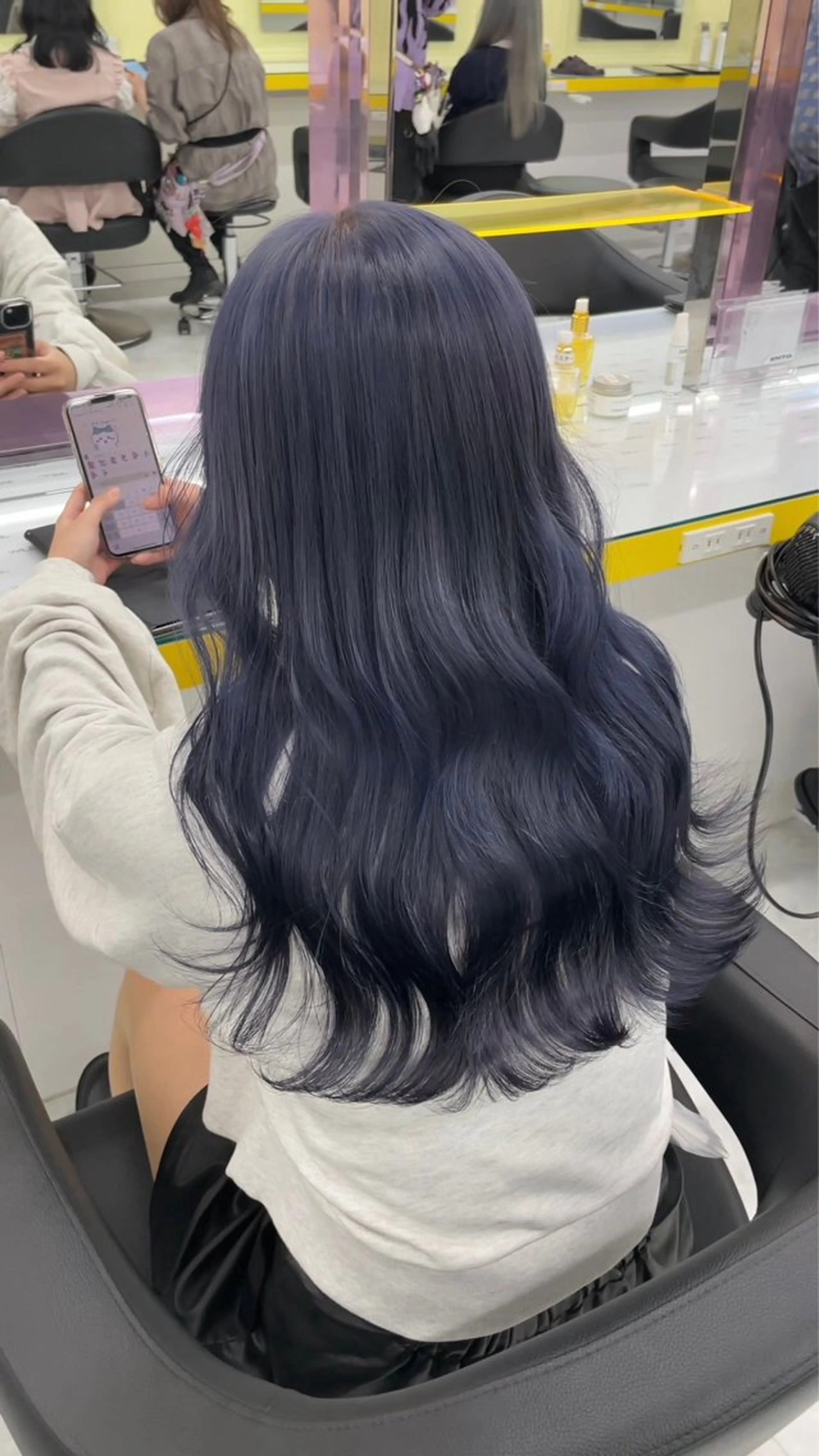 ロング ヘアカラー 🍀yuria/ハイ トーン/ペールカラーのヘアスタイル