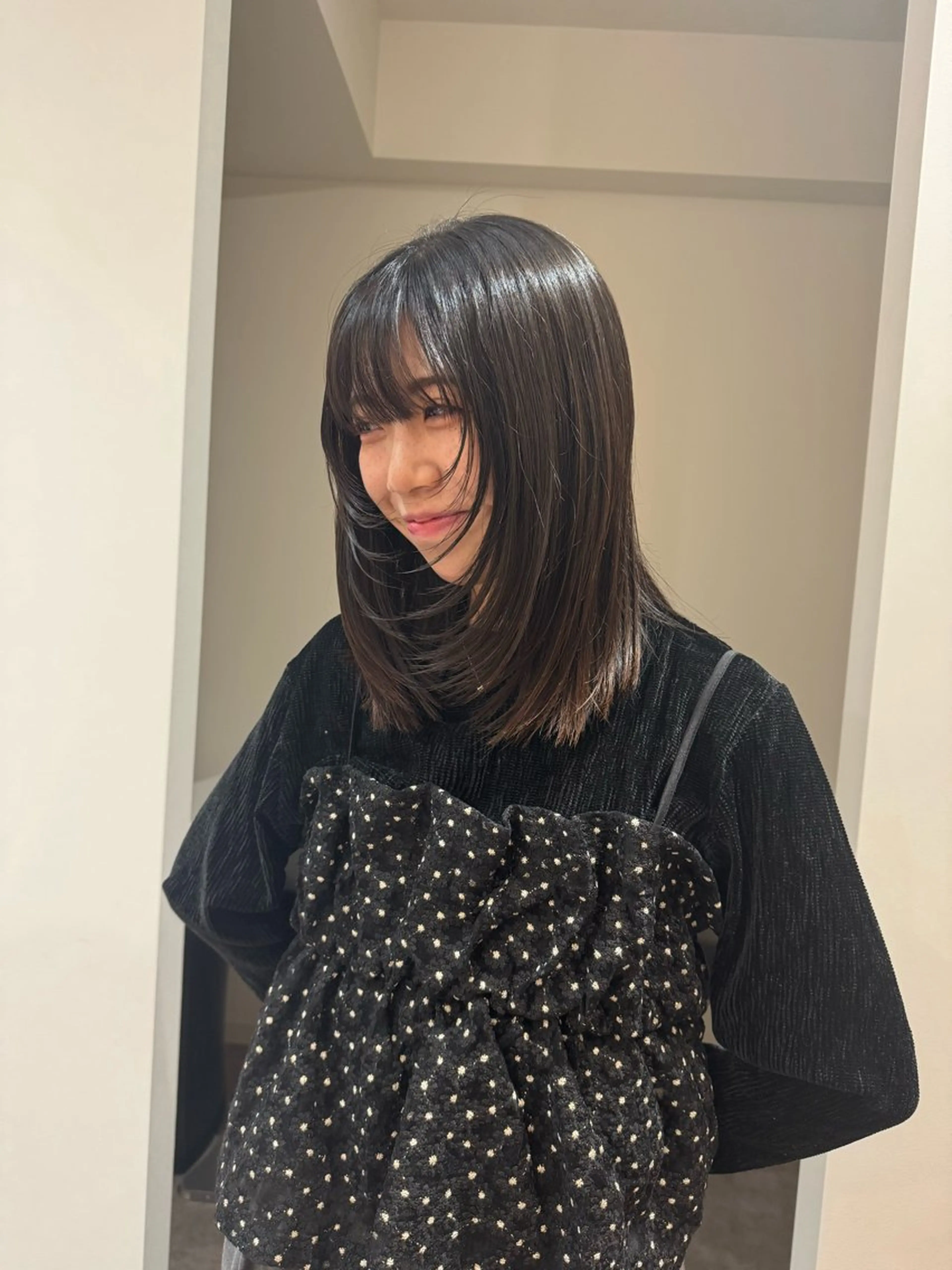 ミディアム カラー 大人な抜け感レイヤー remi🖤のヘアスタイル