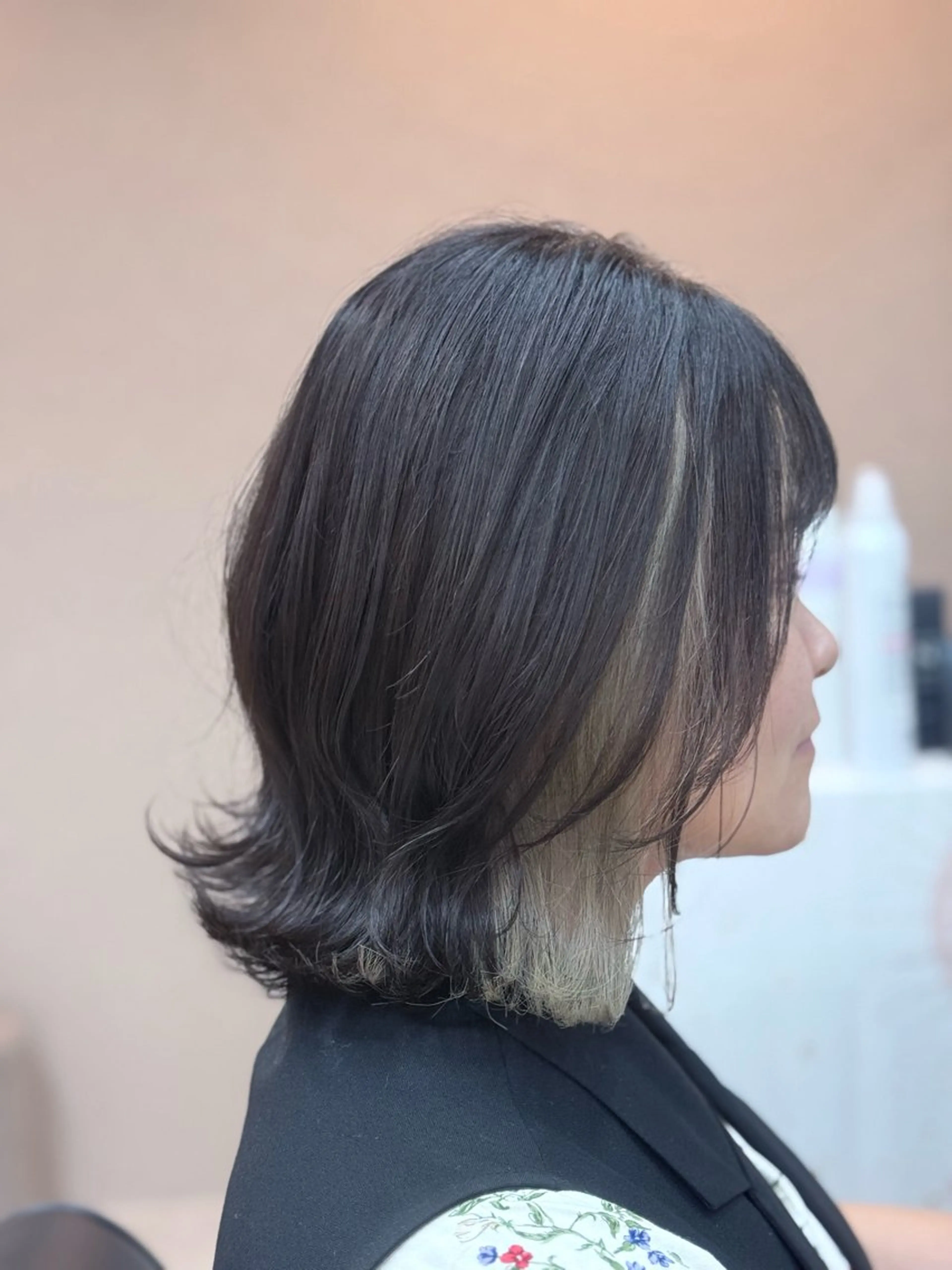 ミディアム 切りっぱなしボブ ボブ くびれヘア レイヤーカット ヘアカラー 関川 翔太のヘアスタイル