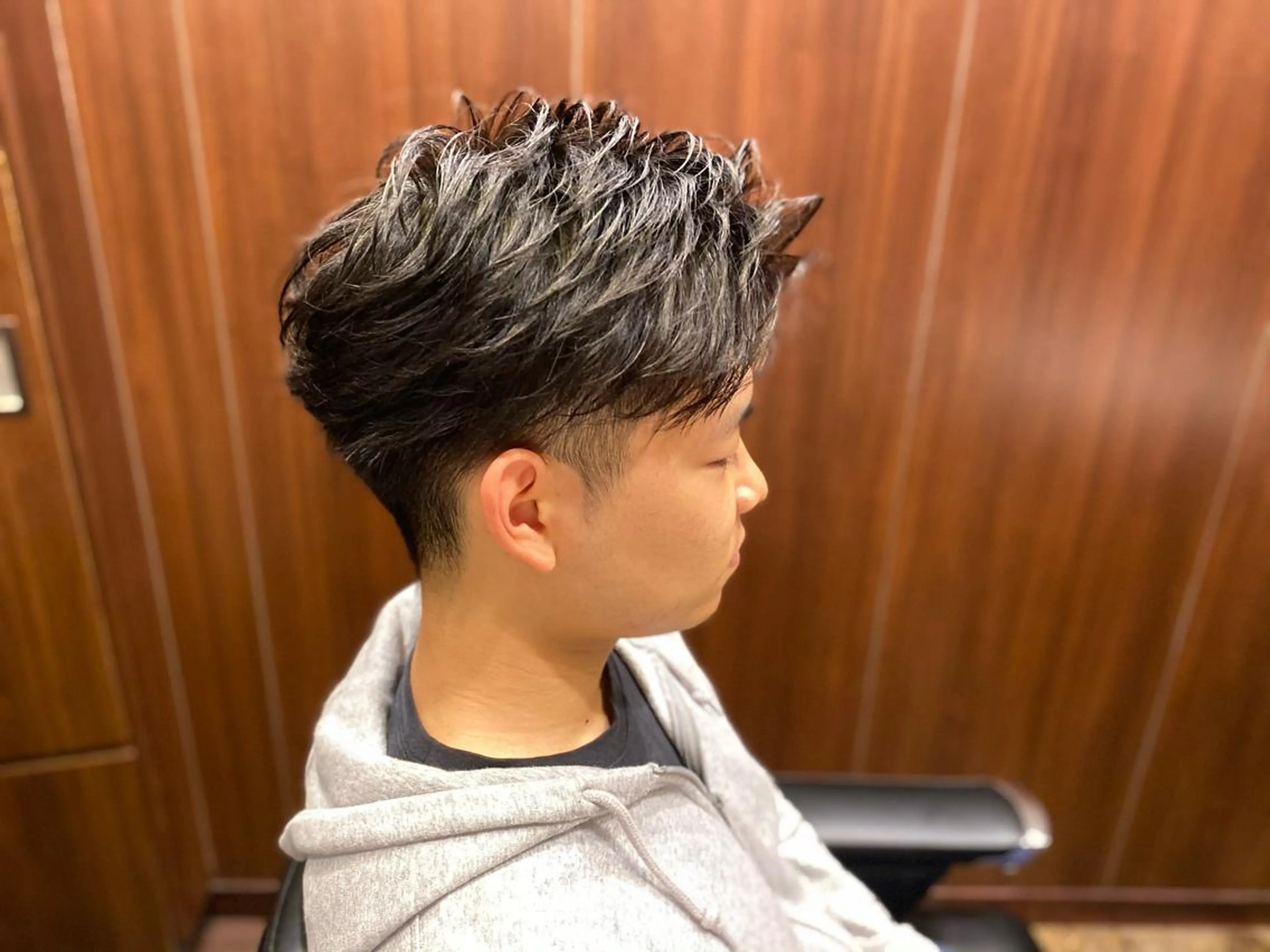 ミディアム ミディアムパーマ 岡崎 海人のヘアスタイル