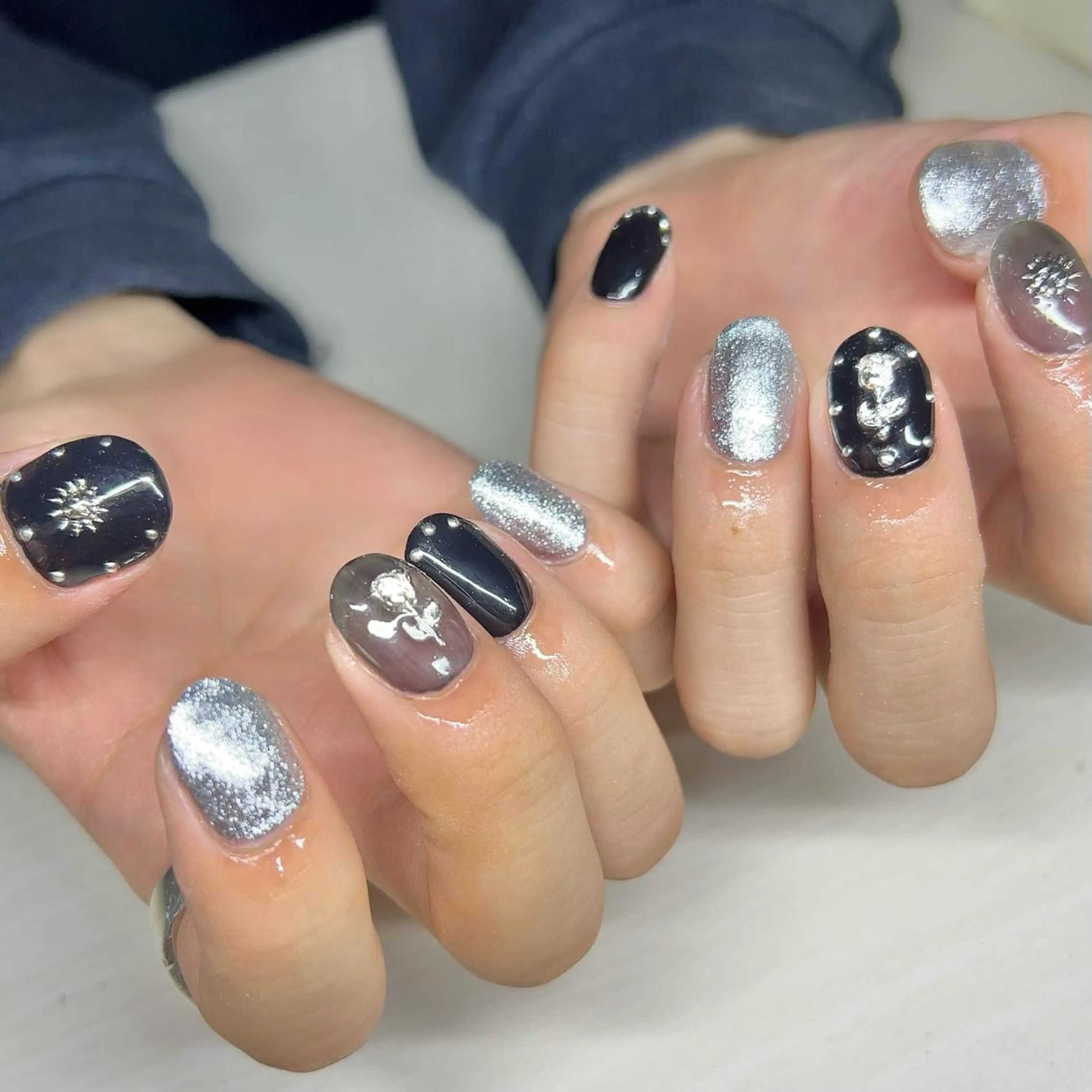 ネイル シルバー ハンドネイル 【Yappy🌈】 💖P-tanaのネイルデザイン