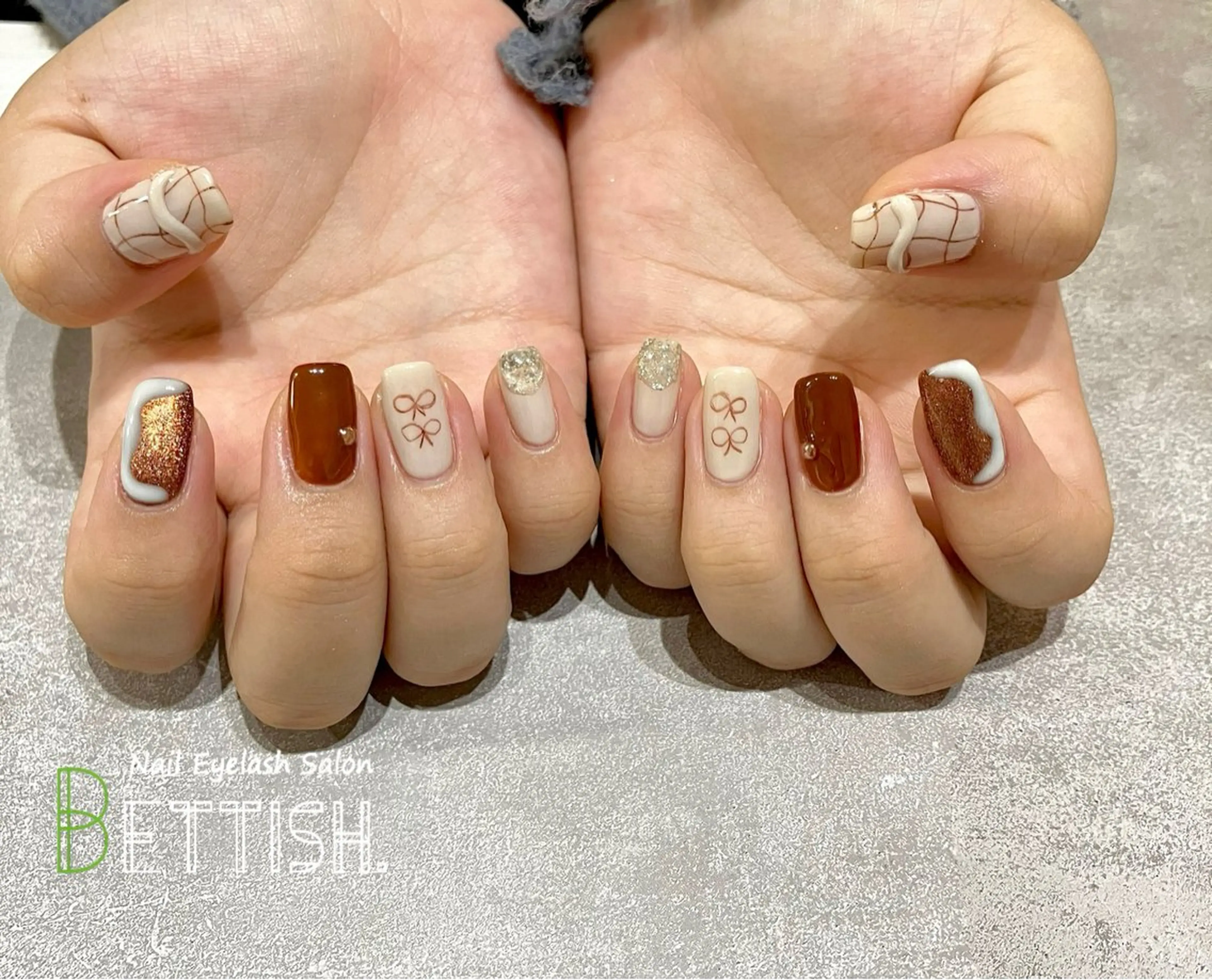ネイル ブラウン リボン ハンドネイル BETTISH. KUMIKO☺︎︎のネイルデザイン
