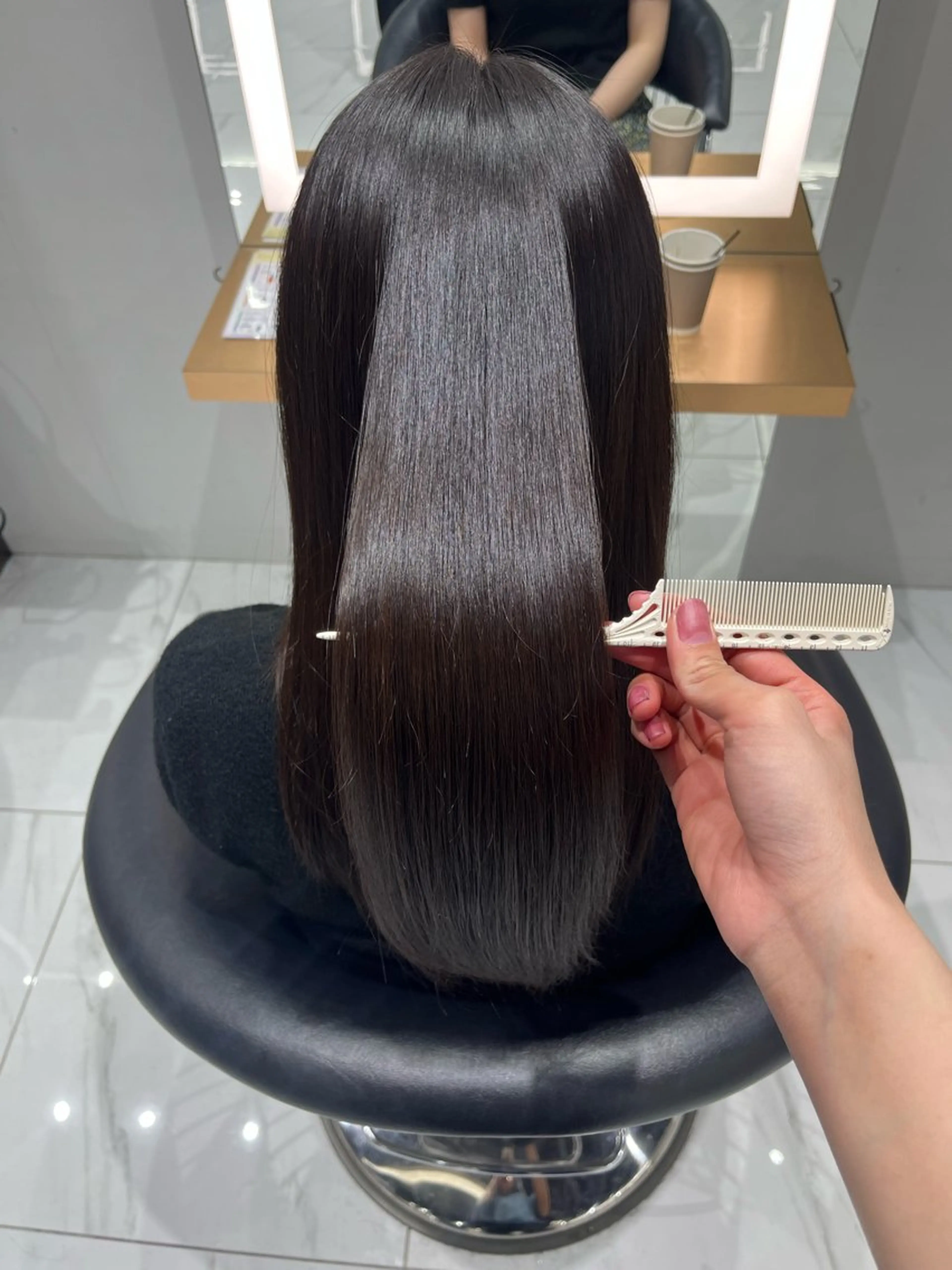 セミロング 縮毛矯正 石塚 瑛里菜のヘアスタイル