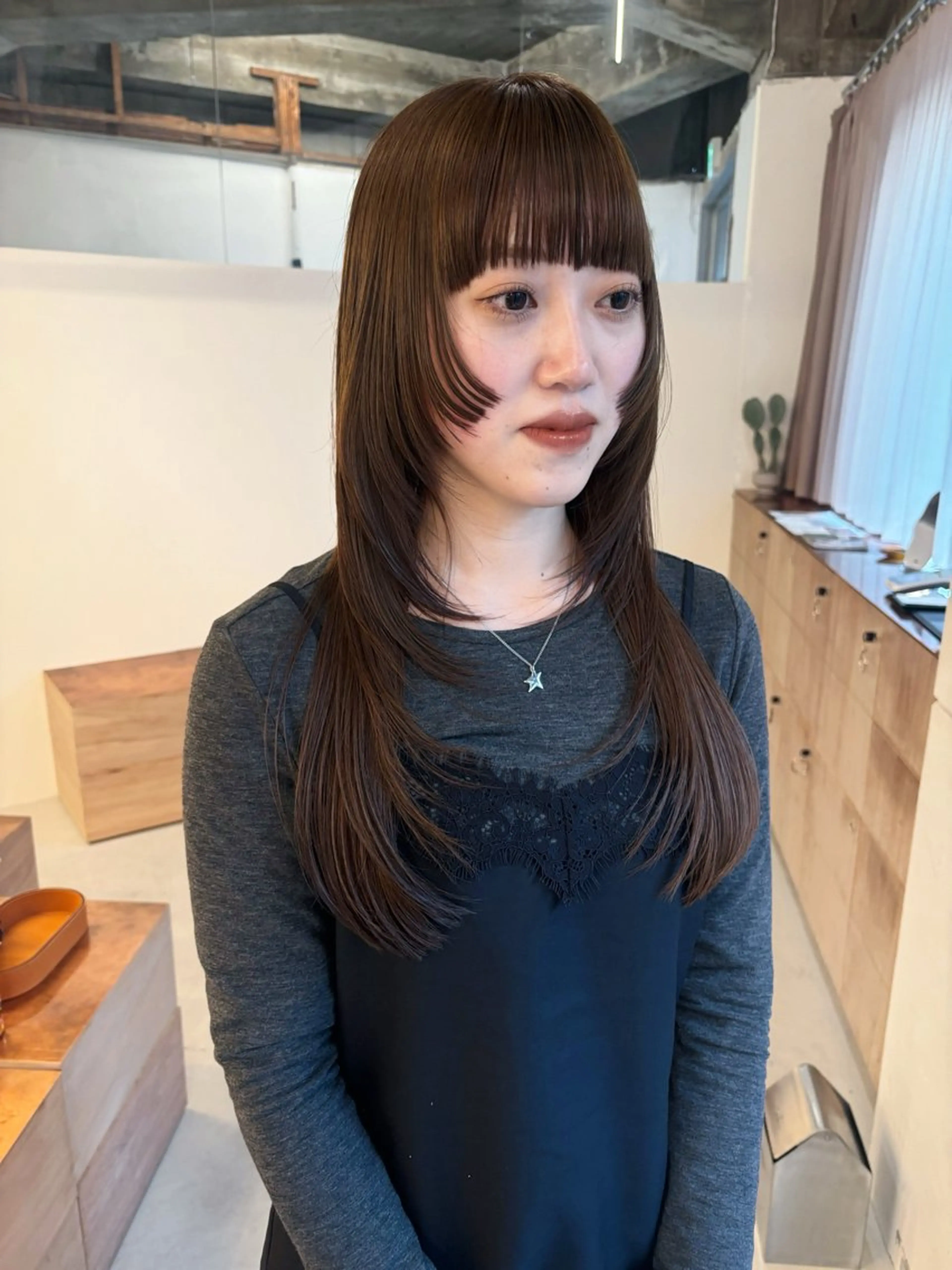 ロング ami/大阪/暖色 /レイヤーカットのヘアスタイル