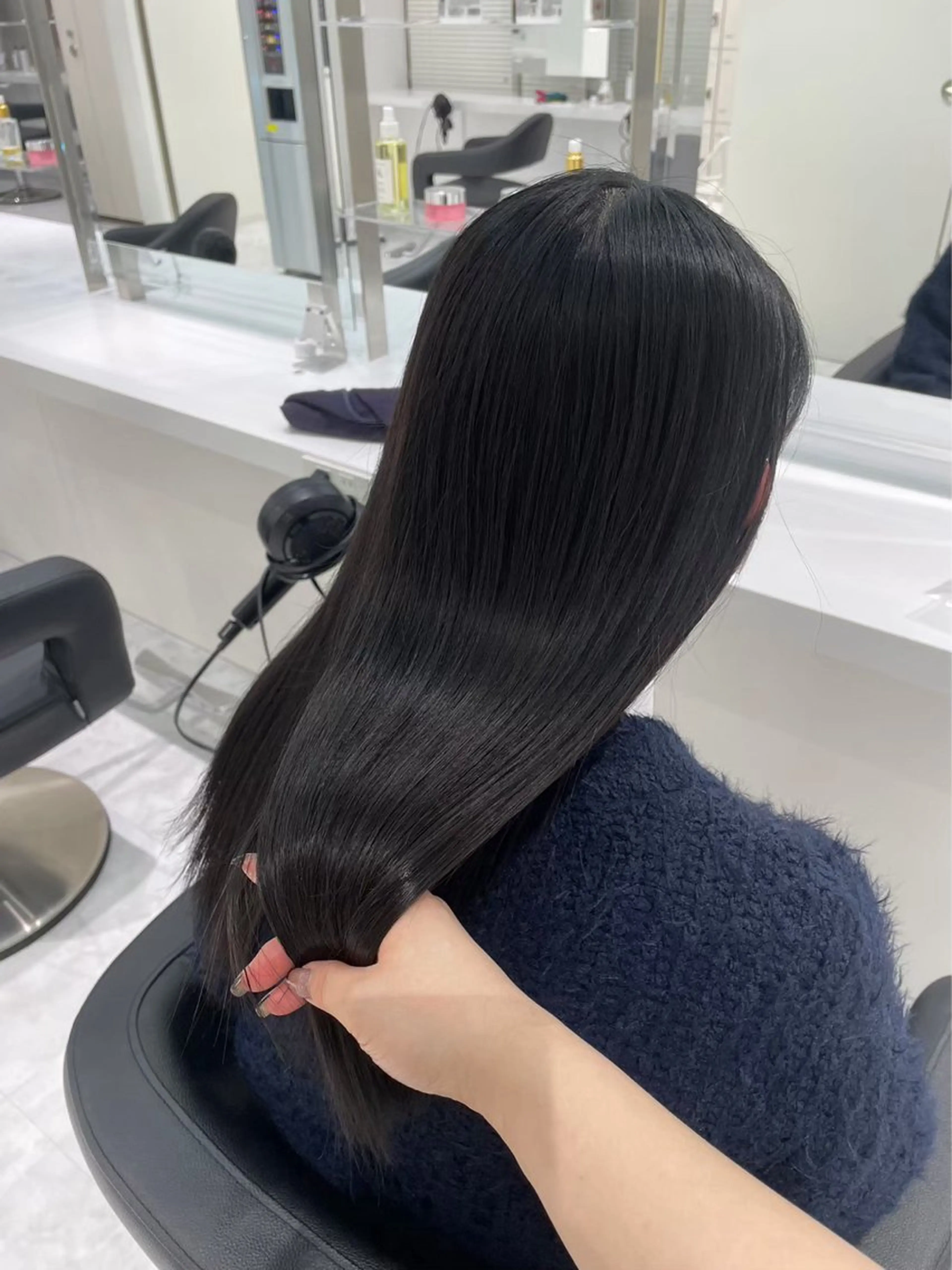 セミロング カラー ヘアアレンジ 黒髪 ブリーチ ブルーカラー ブルーブラック ブリーチなしカラー 🫧モテる💗ダメー ジレスハイトーン🫧のヘアスタイル