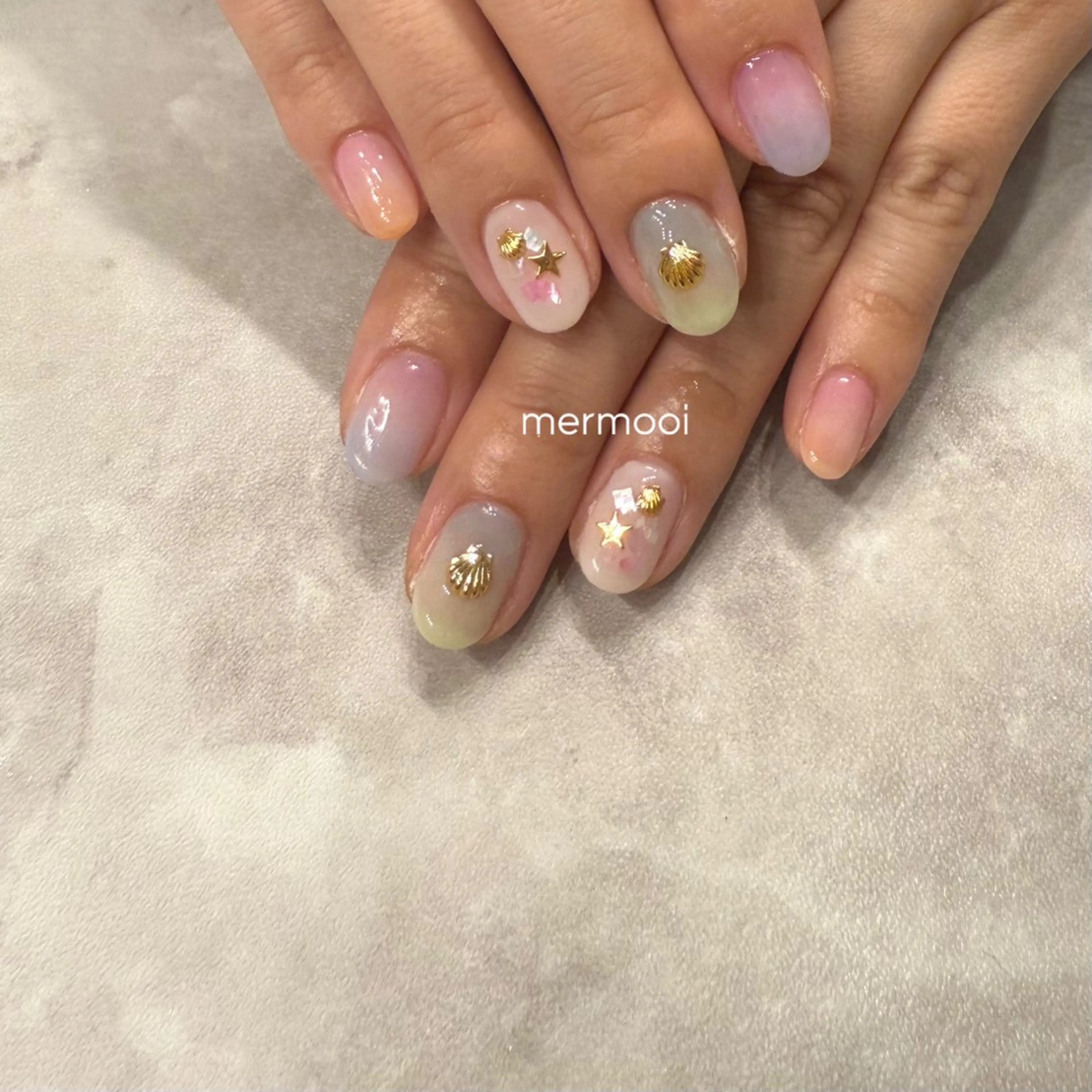 ネイル グラデーション 夏ネイル ハンドネイル mermooi所属・melumooi nailのネイルデザイン