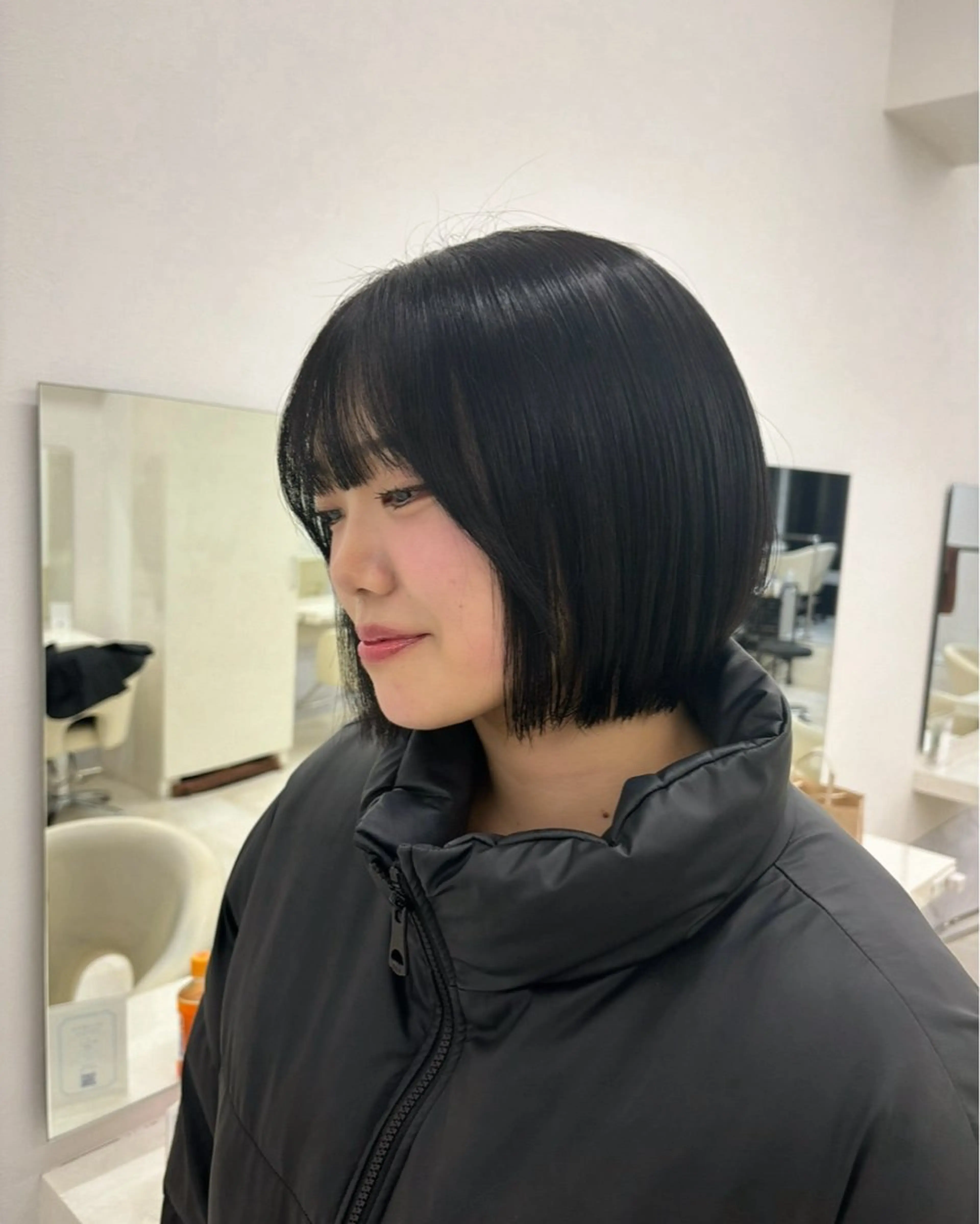 ショート ボブ momo /レイヤー/暖色のヘアスタイル