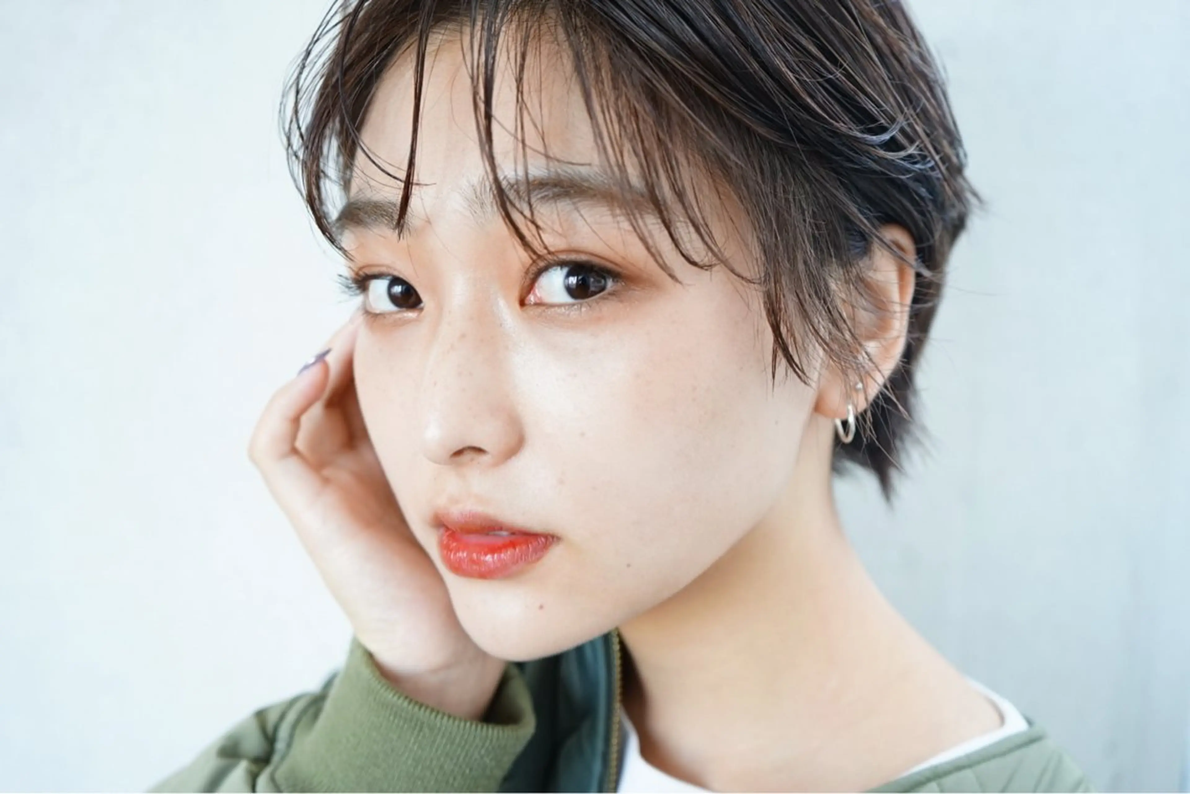 ショート カラー 🪐脱白髪染め 🪐松尾菜々美のヘアスタイル
