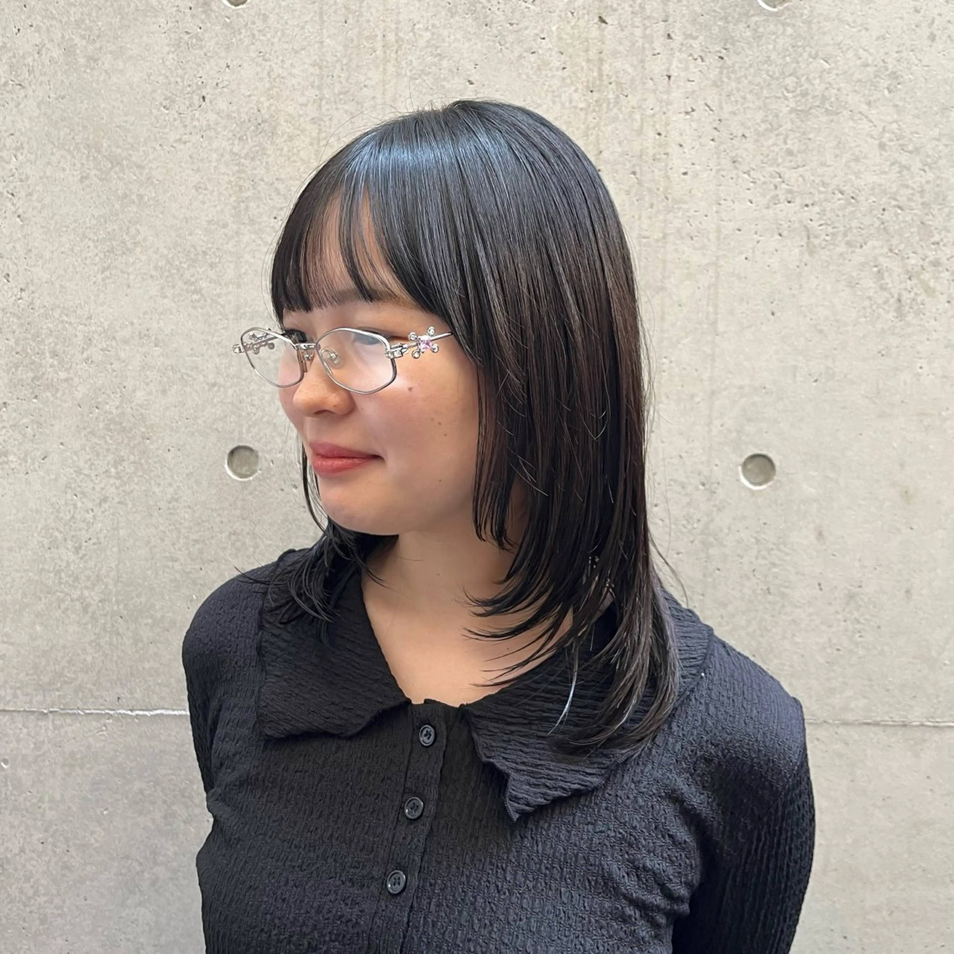 ミディアム レイヤーカット 菅野 紗弥のヘアスタイル