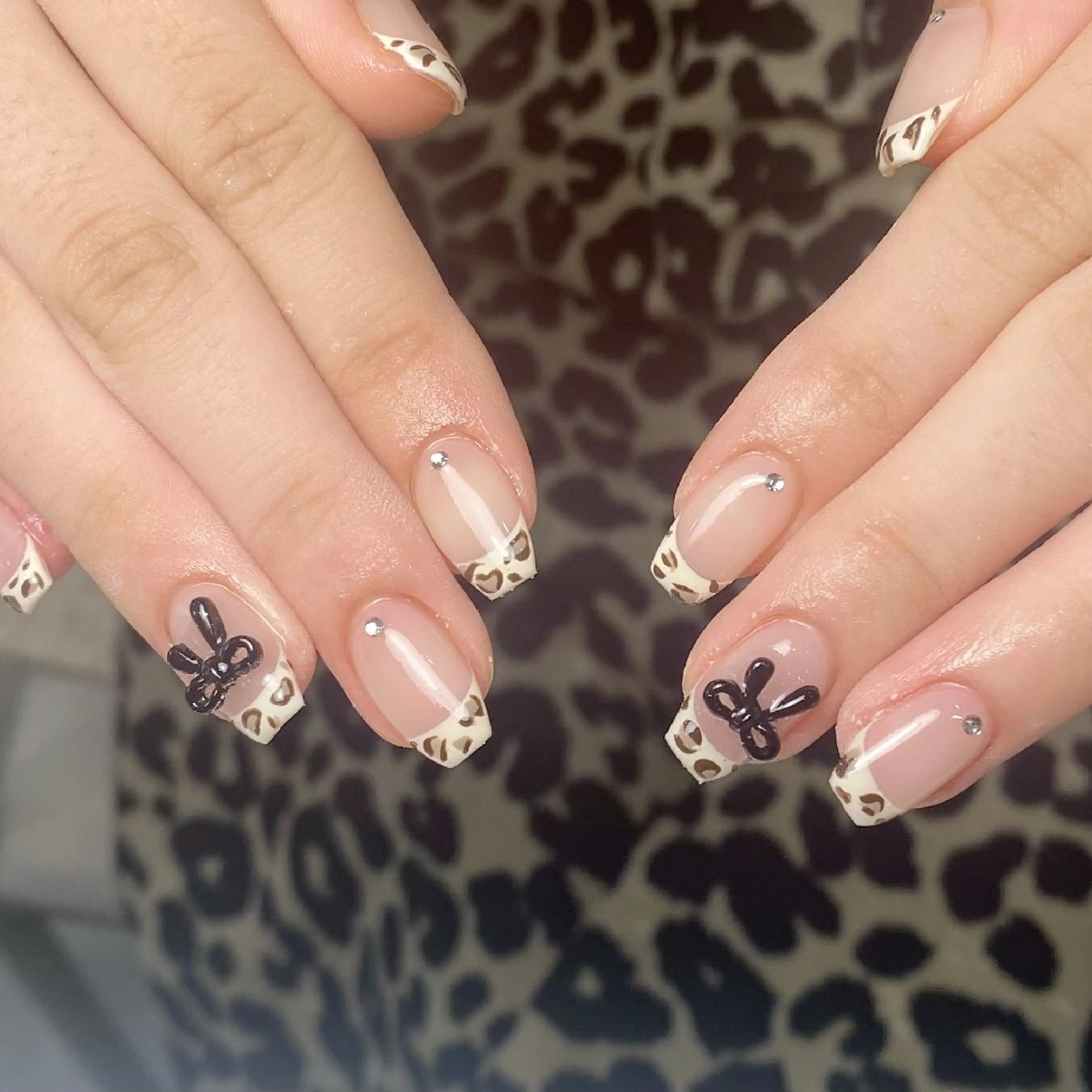 ネイル チークネイル フレンチネイル ジェルネイル ガーリー キラキラネイル ハンドネイル UM Nail Salonのネイルデザイン